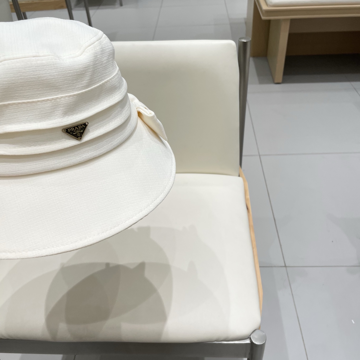  PRADA普拉达2025春季新款蝴蝶结渔夫帽子女韩版时尚百搭显脸小薄款防晒遮阳帽