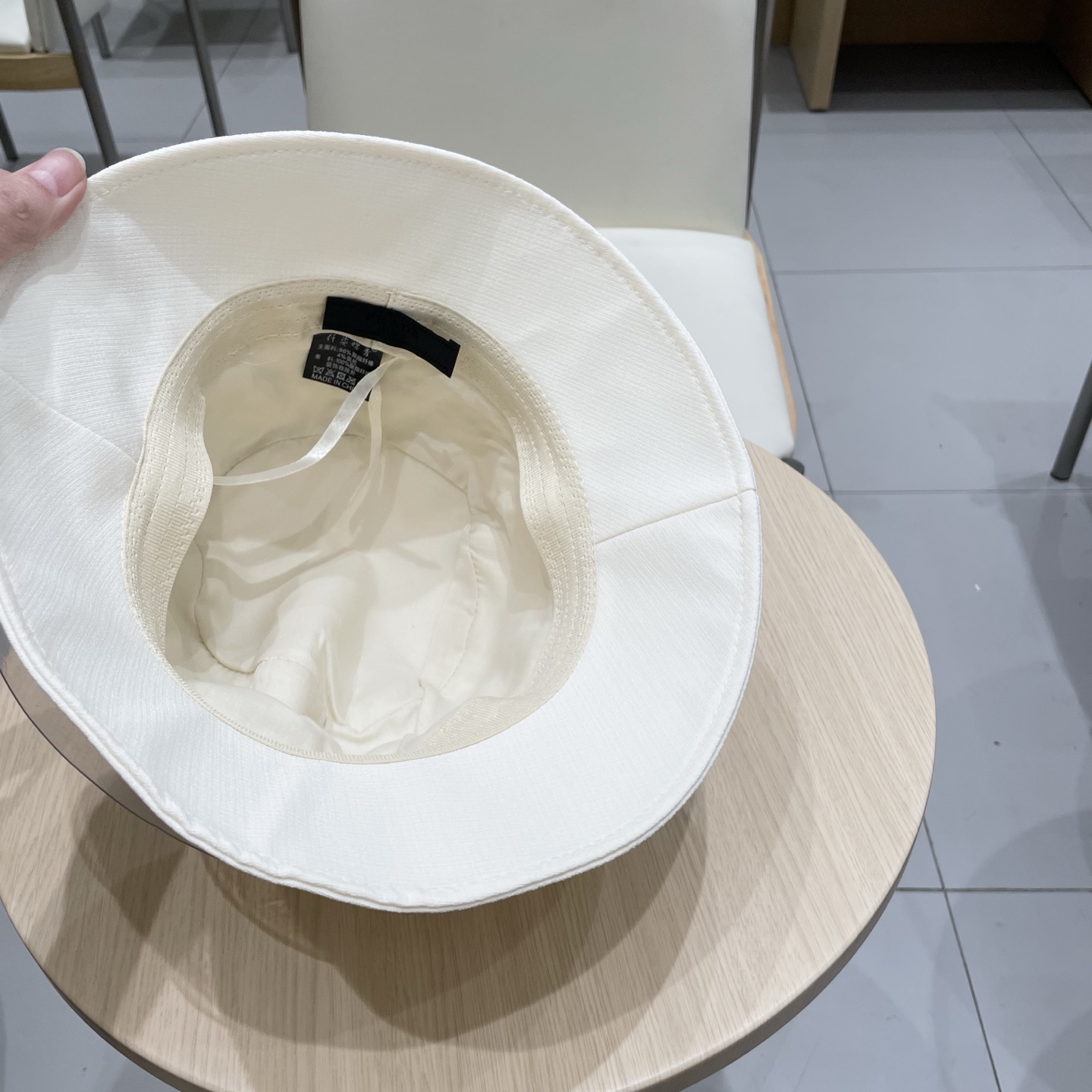  PRADA普拉达2025春季新款蝴蝶结渔夫帽子女韩版时尚百搭显脸小薄款防晒遮阳帽