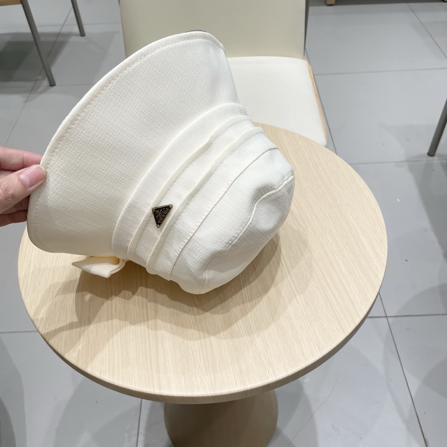  PRADA普拉达2025春季新款蝴蝶结渔夫帽子女韩版时尚百搭显脸小薄款防晒遮阳帽