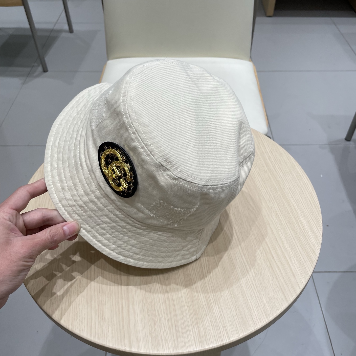  古奇渔夫帽GUCCI 2025新款原单品质火爆来袭 🔥🎩 工艺非常精美 高档大气上档次！低调奢华，方便