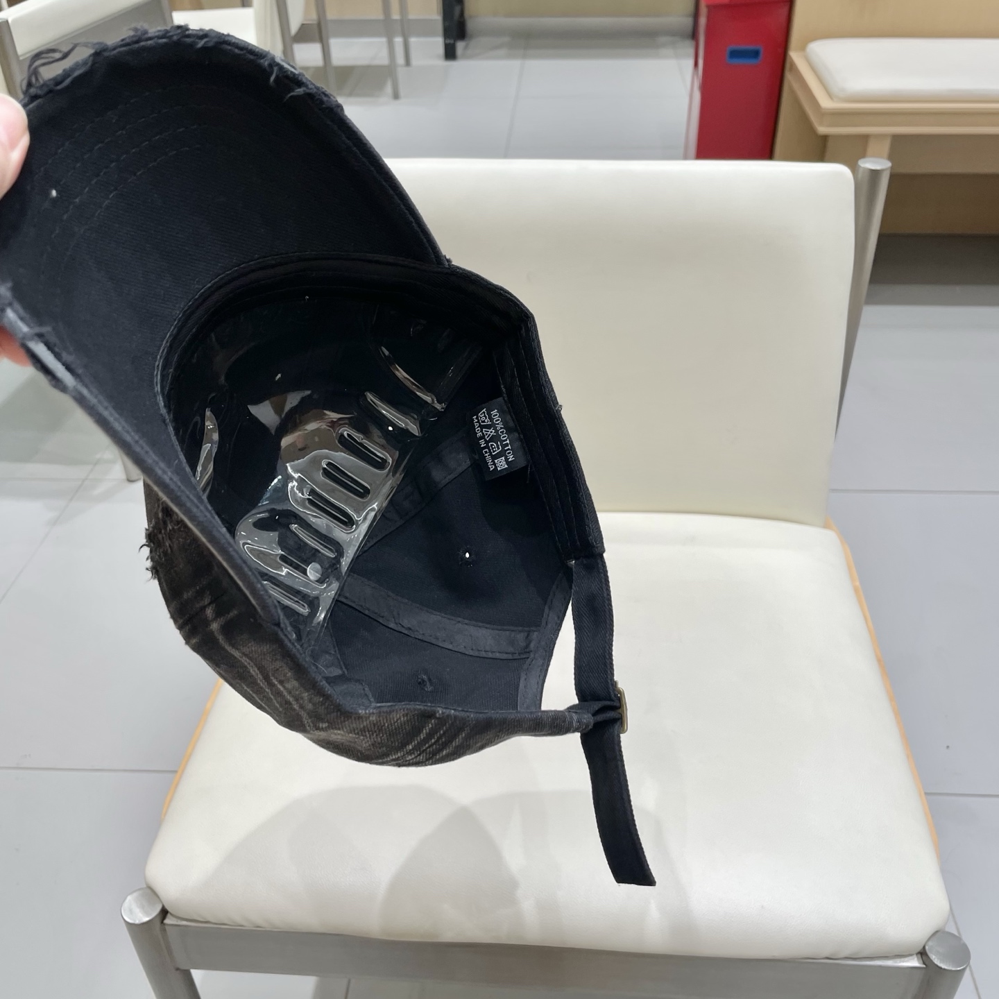 克罗心 🆕🆕春款棒球帽，个性时尚款
经典十字架标志，休闲带点酷酷的感觉，中性款
男女同款！多种色系，超好