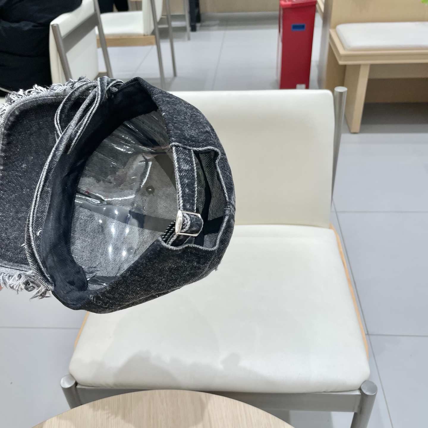   路易威登棒球帽LouisVuitton🧢  
LV棒球帽，简约大气，流苏边男女通用