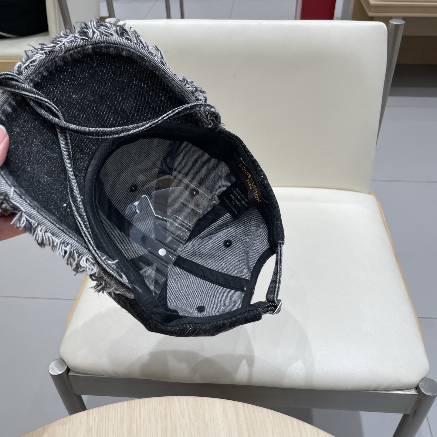   路易威登棒球帽LouisVuitton🧢  
LV棒球帽，简约大气，流苏边男女通用