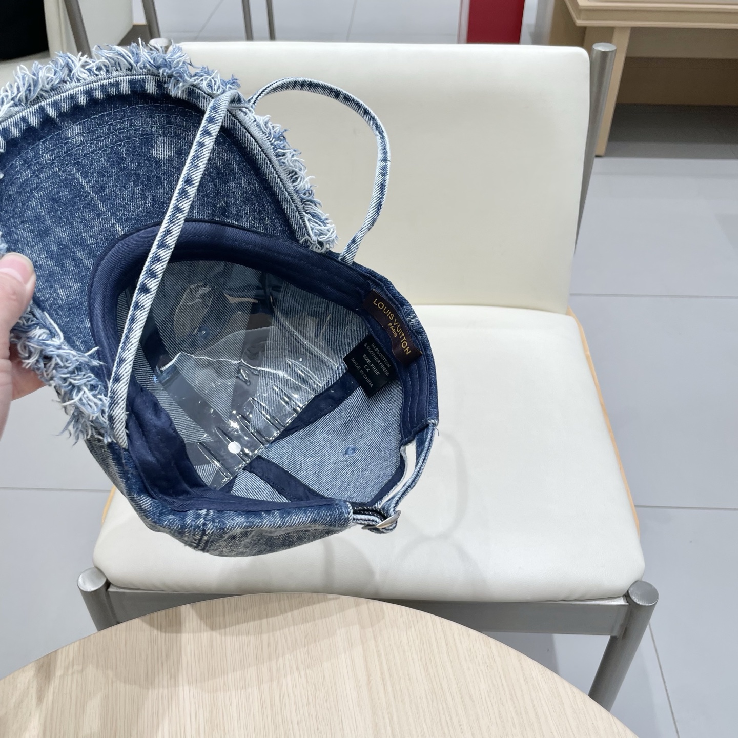   路易威登棒球帽LouisVuitton🧢  
LV棒球帽，简约大气，流苏边男女通用