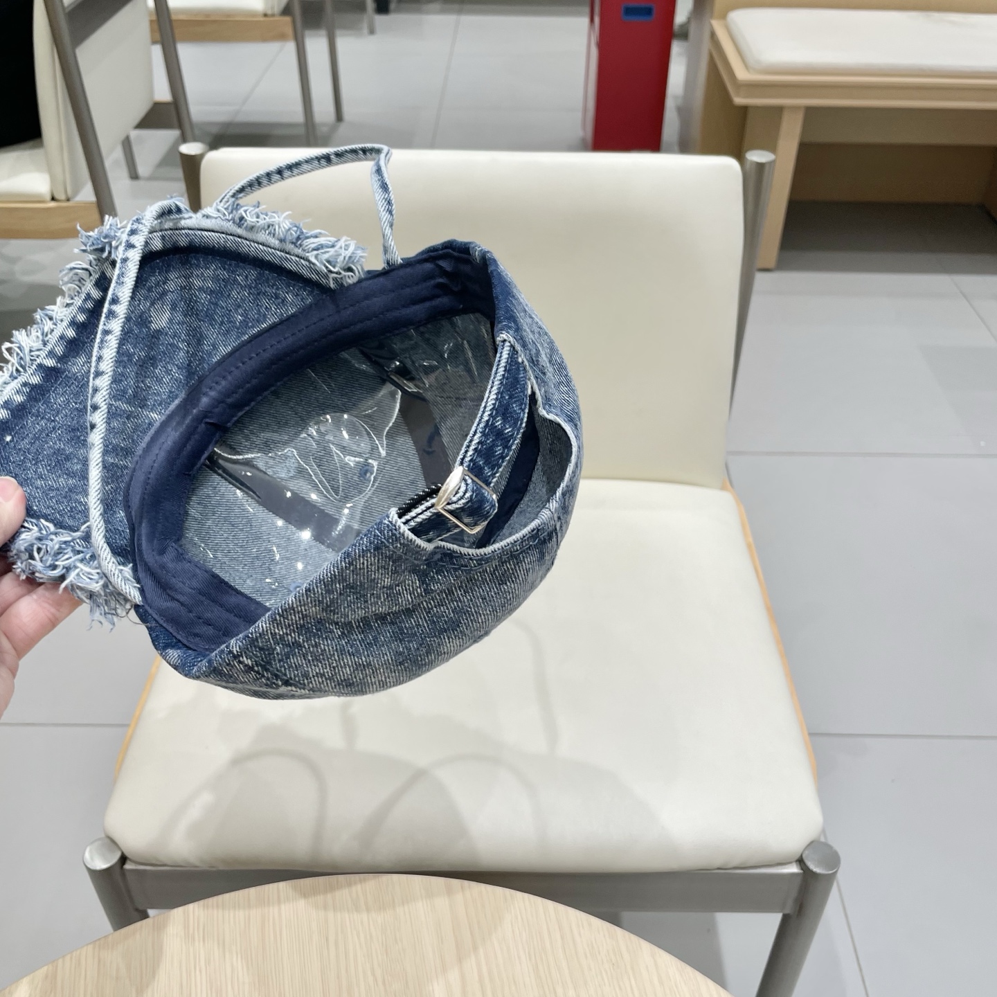   路易威登棒球帽LouisVuitton🧢  
LV棒球帽，简约大气，流苏边男女通用