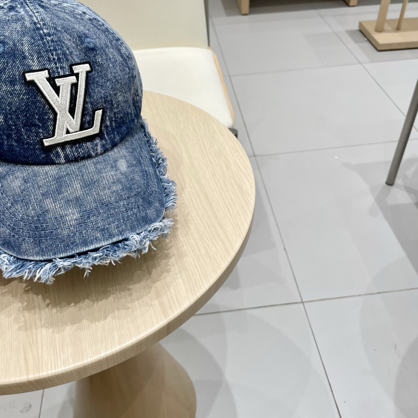   路易威登棒球帽LouisVuitton🧢  
LV棒球帽，简约大气，流苏边男女通用