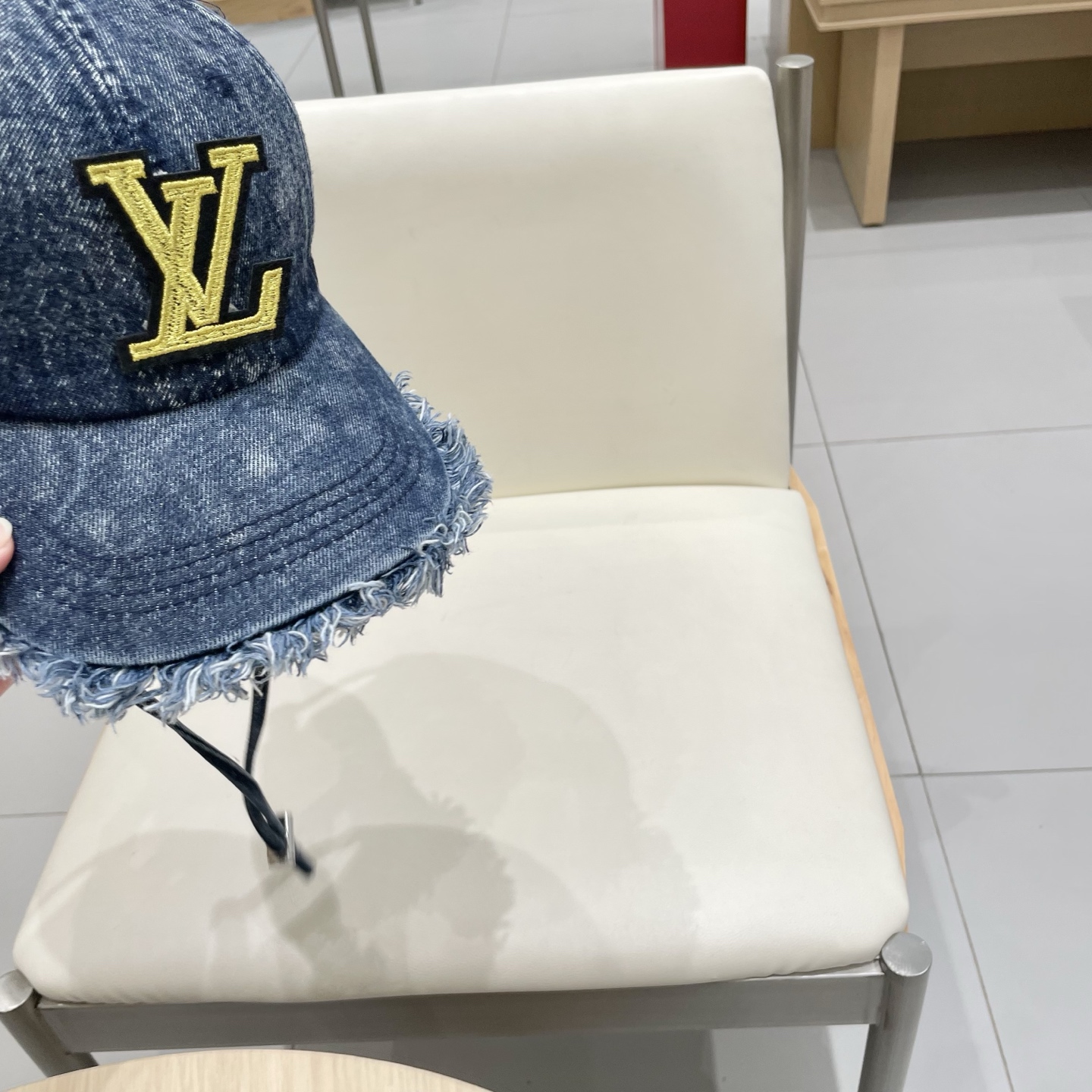   路易威登棒球帽LouisVuitton🧢  
LV棒球帽，简约大气，流苏边男女通用