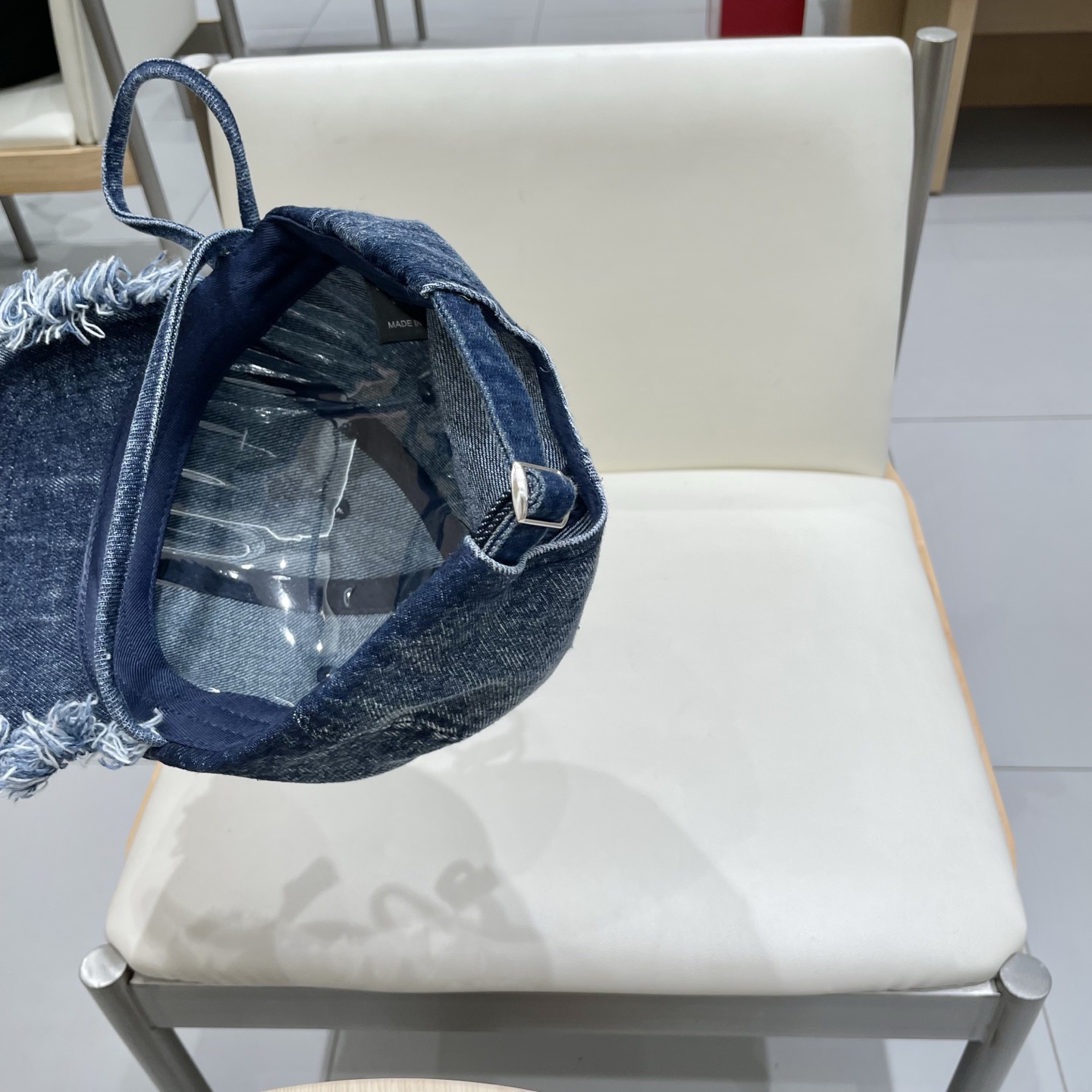   路易威登棒球帽LouisVuitton🧢  
LV棒球帽，简约大气，流苏边男女通用