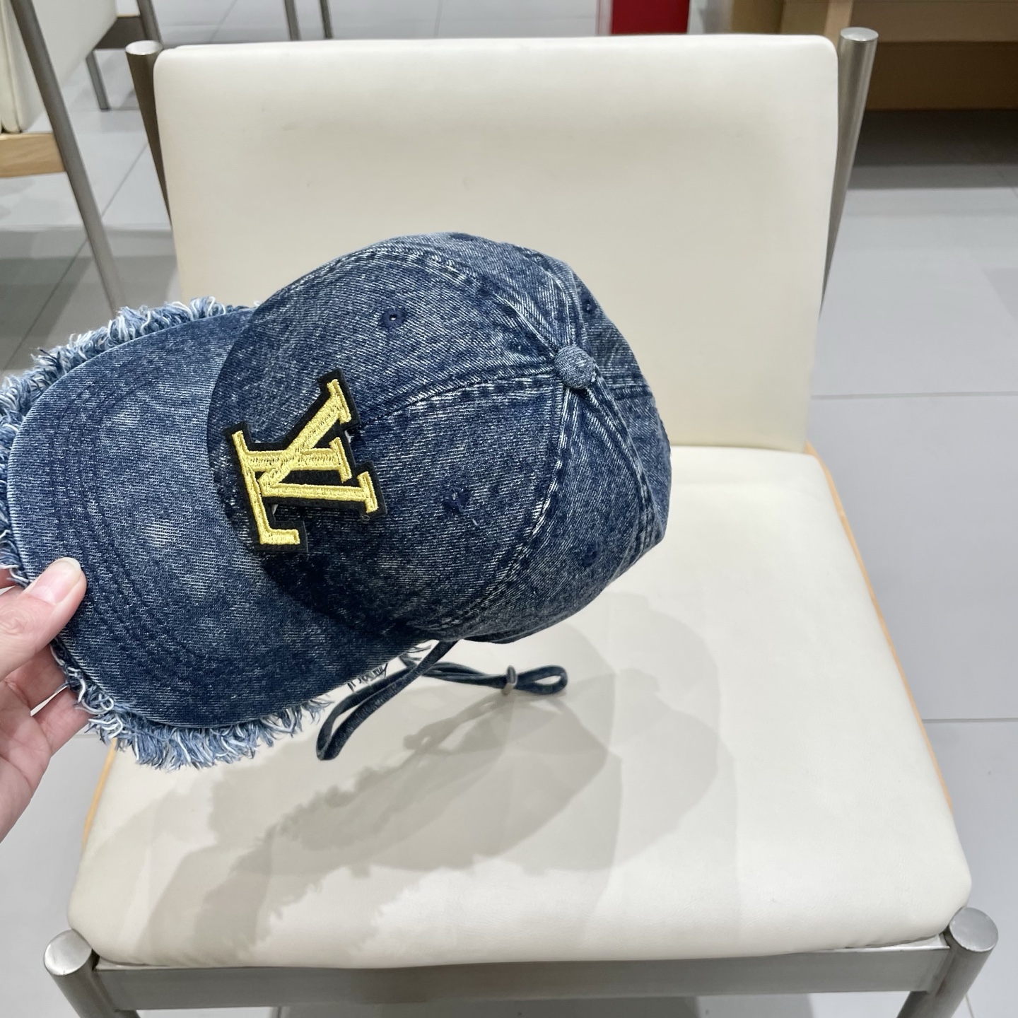  路易威登棒球帽LouisVuitton🧢  
LV棒球帽，简约大气，流苏边男女通用
