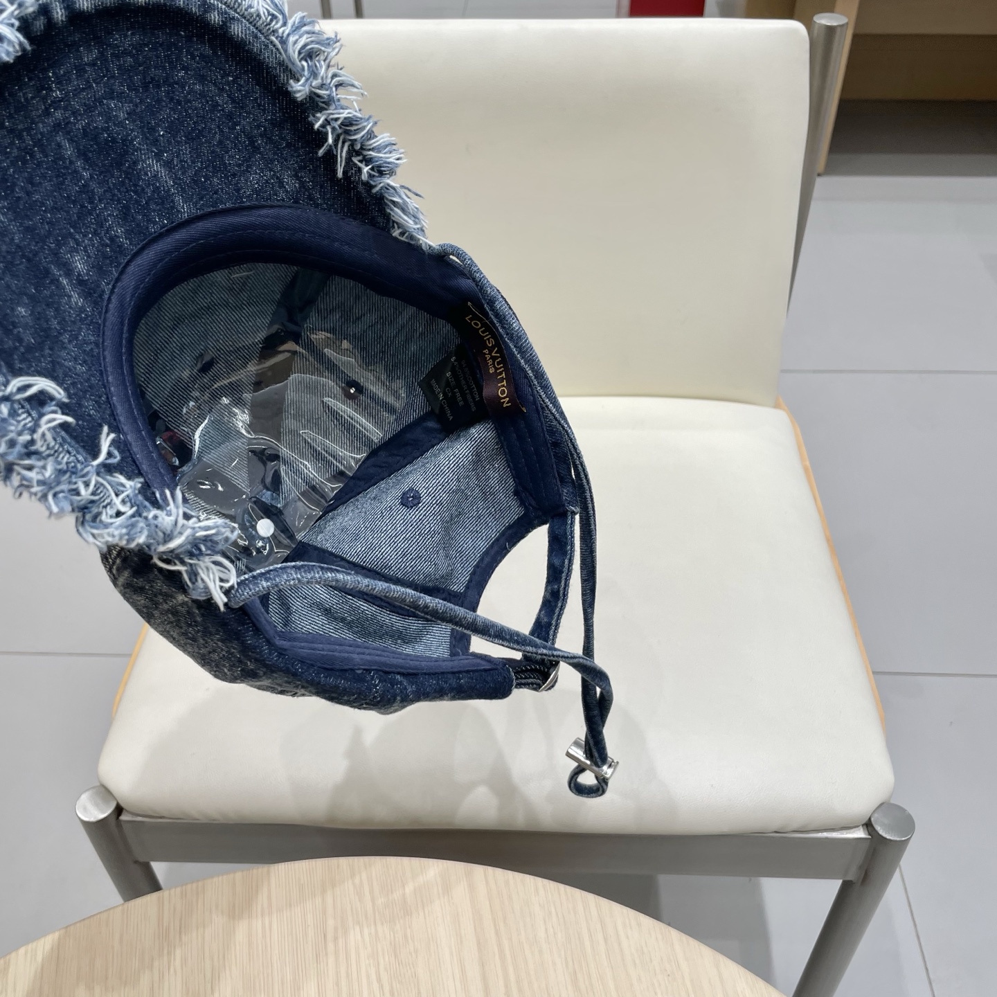   路易威登棒球帽LouisVuitton🧢  
LV棒球帽，简约大气，流苏边男女通用