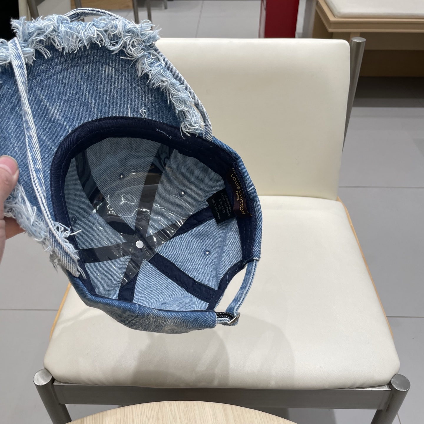   路易威登棒球帽LouisVuitton🧢  
LV棒球帽，简约大气，流苏边男女通用