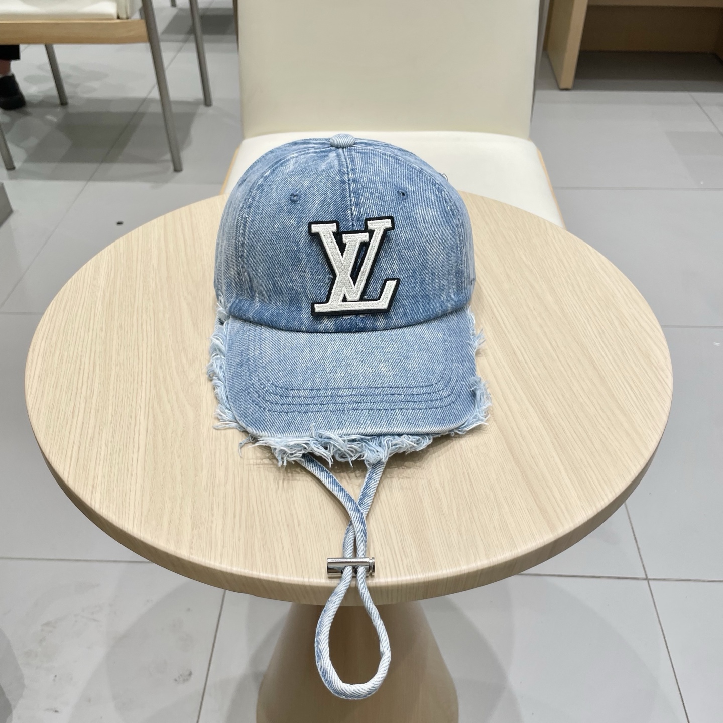   路易威登棒球帽LouisVuitton🧢  
LV棒球帽，简约大气，流苏边男女通用