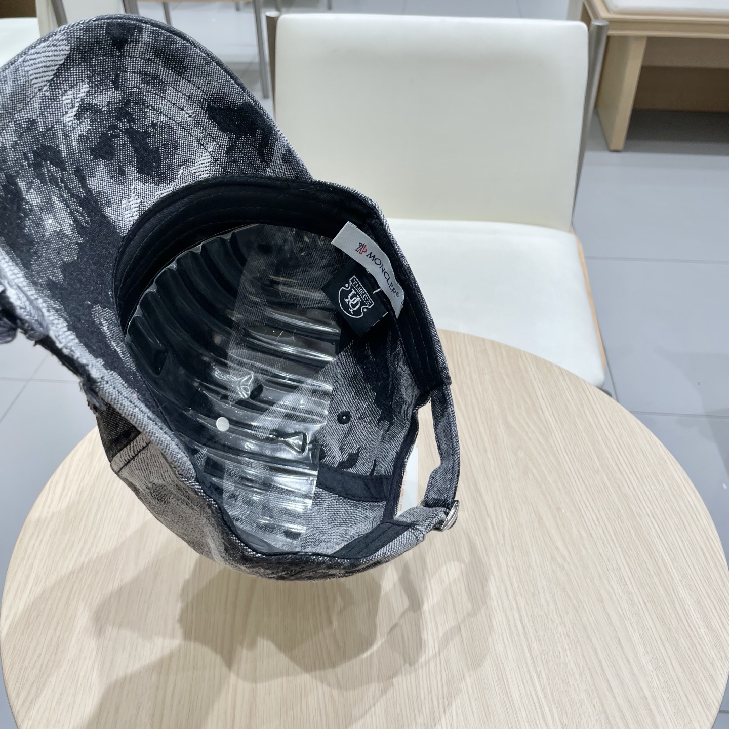  蒙口MONCLER新款棒球帽，时尚炸街单品，风格很OK，网红.时尚博主的最爱！高品质舒适透气，凹造型很