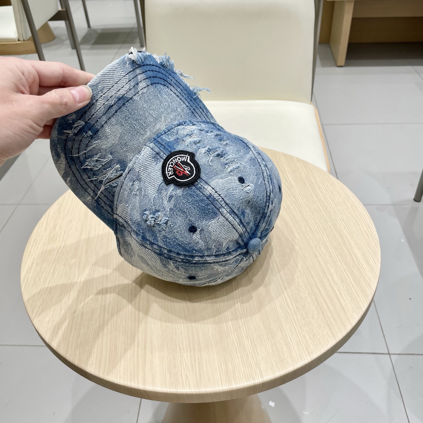  蒙口MONCLER新款棒球帽，时尚炸街单品，风格很OK，网红.时尚博主的最爱！高品质舒适透气，凹造型很