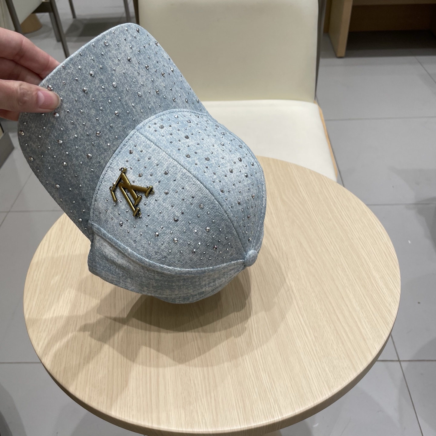  LV棒球帽🧢2025新款路易威登棒球帽🧢 火爆出货，百搭单品🥰随便搭配都很好看 质量超赞👍 时尚百搭