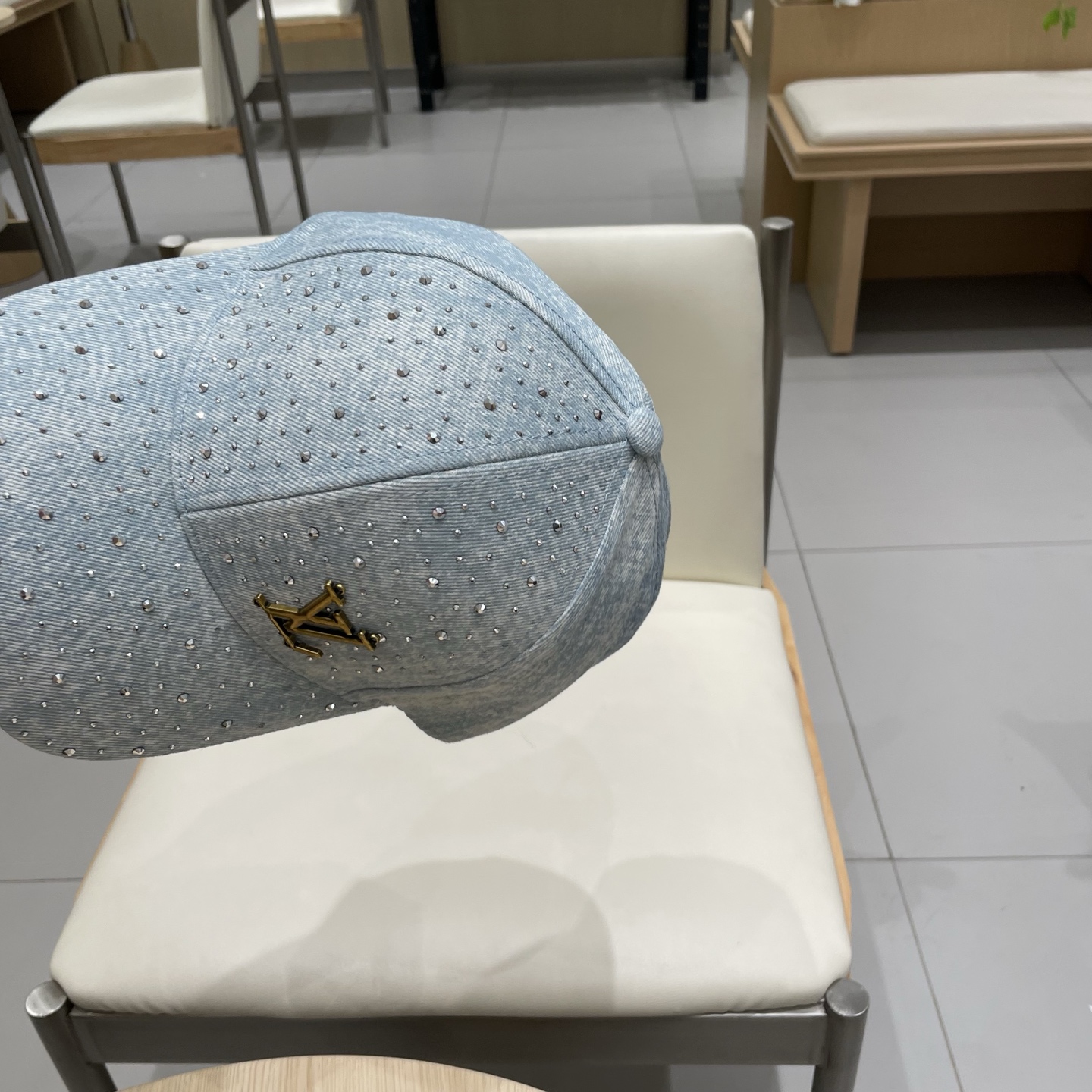  LV棒球帽🧢2025新款路易威登棒球帽🧢 火爆出货，百搭单品🥰随便搭配都很好看 质量超赞👍 时尚百搭