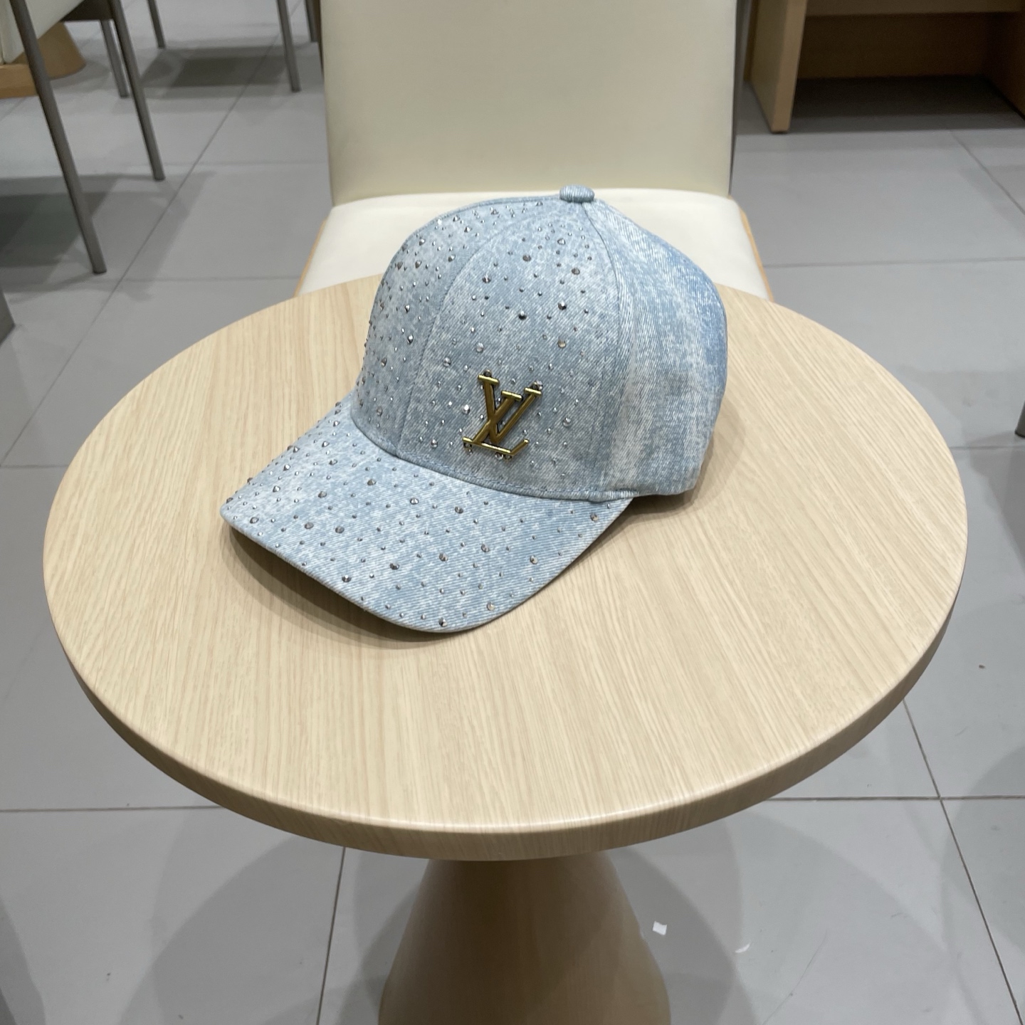  LV棒球帽🧢2025新款路易威登棒球帽🧢 火爆出货，百搭单品🥰随便搭配都很好看 质量超赞👍 时尚百搭