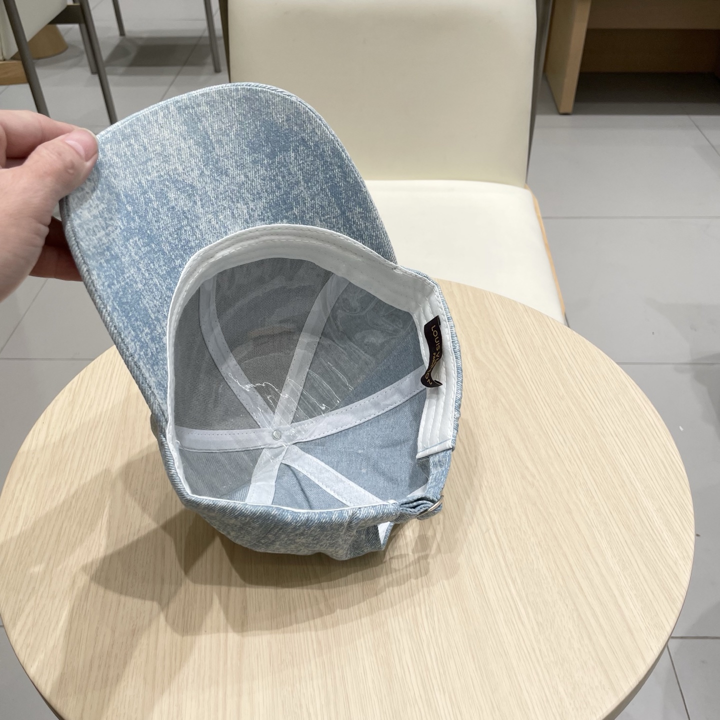  LV棒球帽🧢2025新款路易威登棒球帽🧢 火爆出货，百搭单品🥰随便搭配都很好看 质量超赞👍 时尚百搭