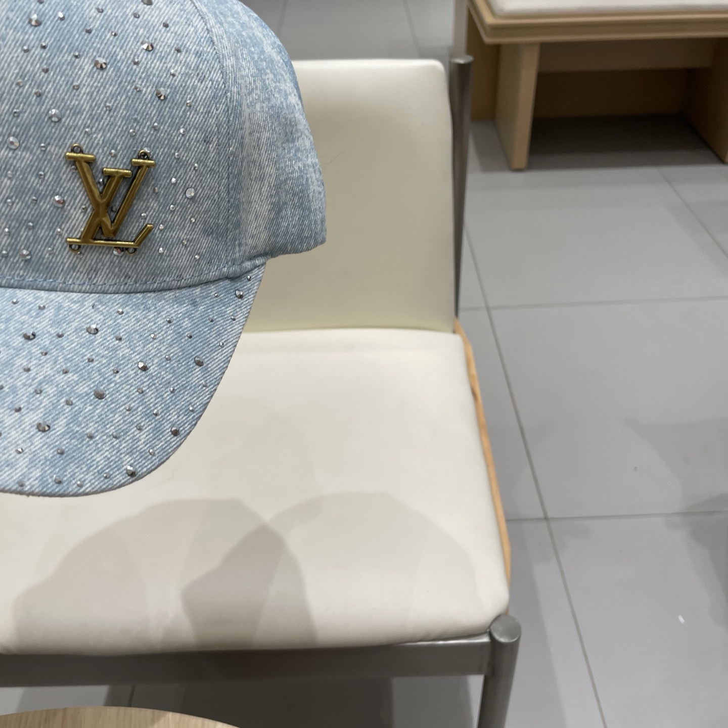  LV棒球帽🧢2025新款路易威登棒球帽🧢 火爆出货，百搭单品🥰随便搭配都很好看 质量超赞👍 时尚百搭