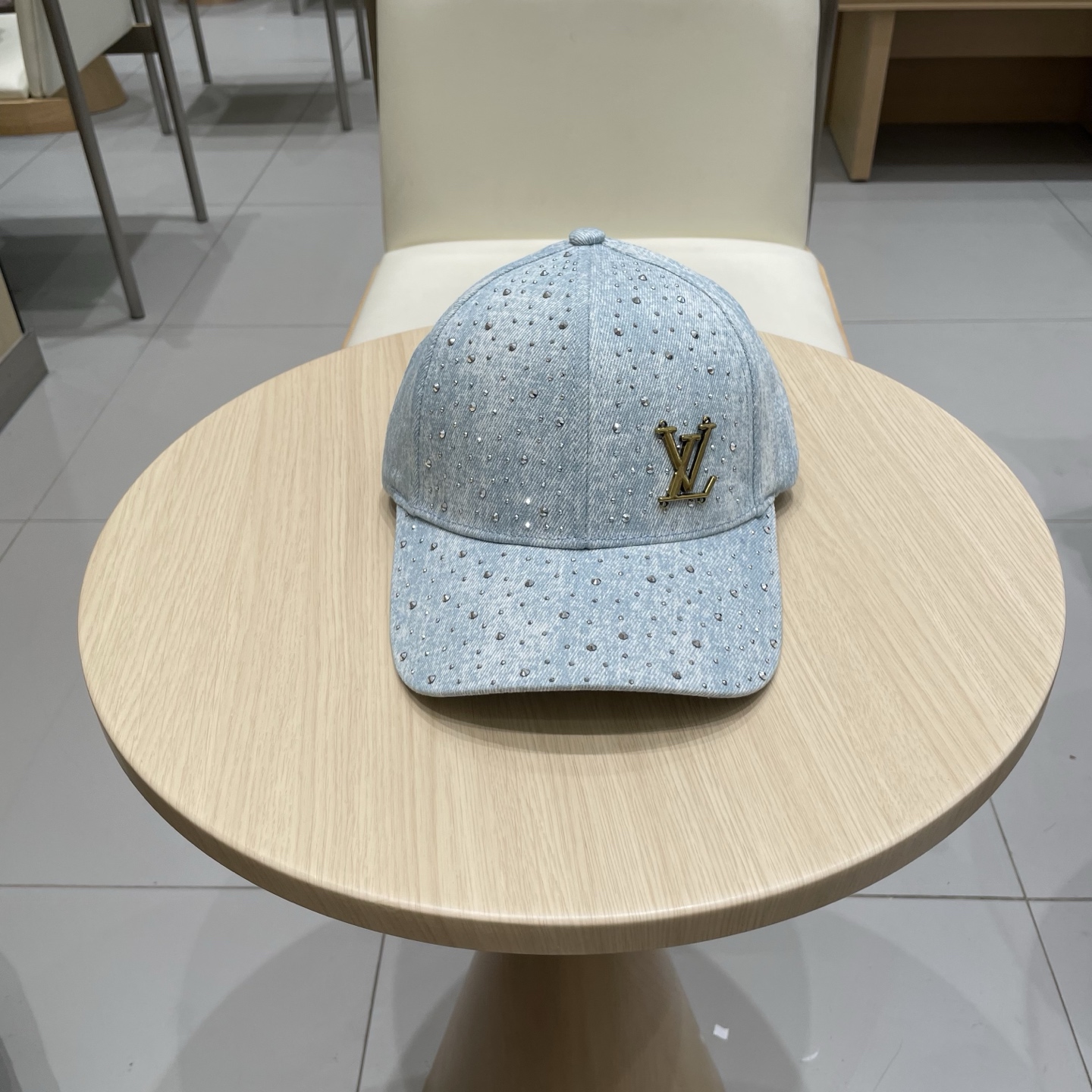  LV棒球帽🧢2025新款路易威登棒球帽🧢 火爆出货，百搭单品🥰随便搭配都很好看 质量超赞👍 时尚百搭