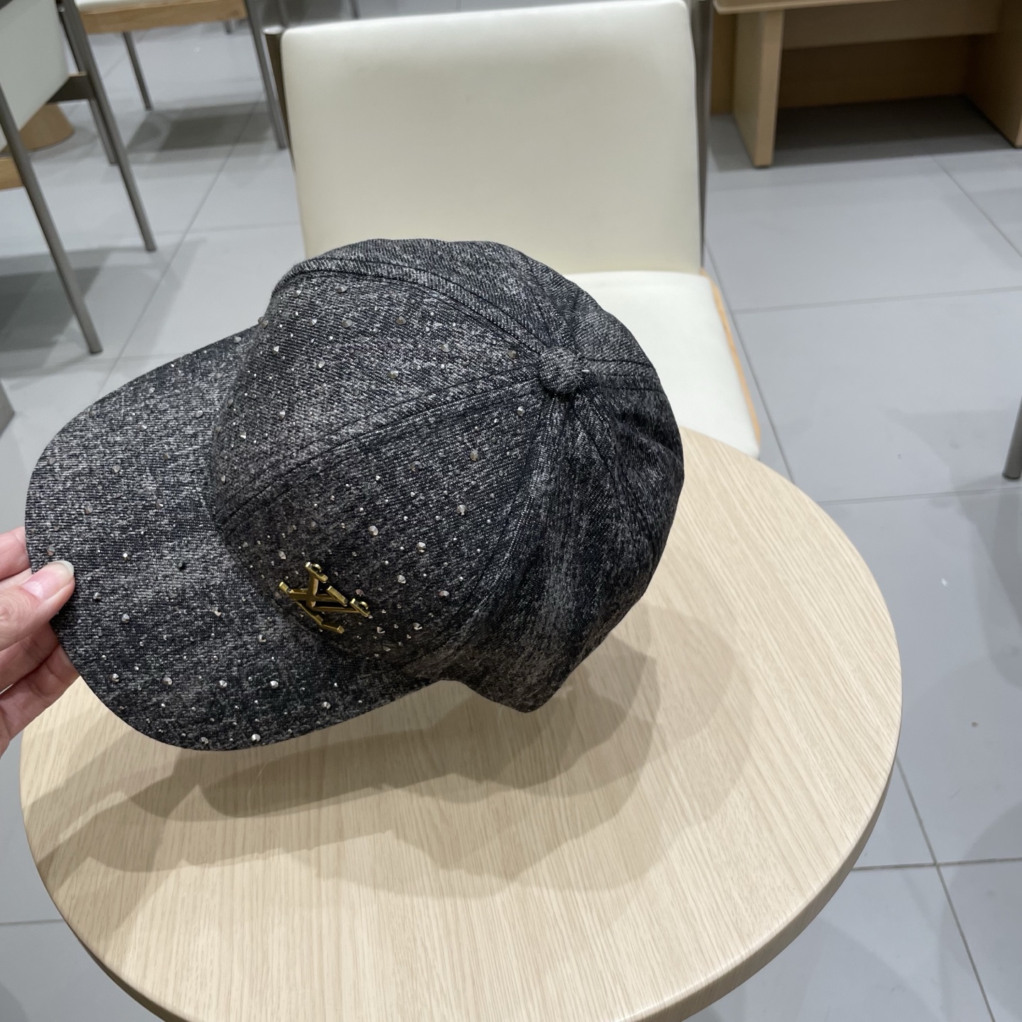  LV棒球帽🧢2025新款路易威登棒球帽🧢 火爆出货，百搭单品🥰随便搭配都很好看 质量超赞👍 时尚百搭