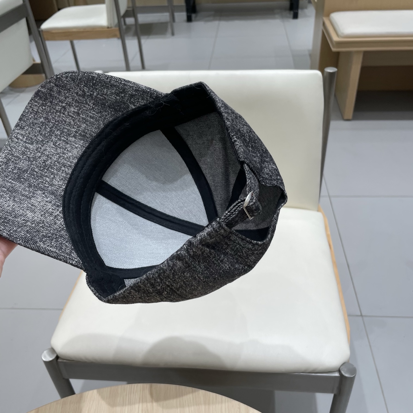  LV棒球帽🧢2025新款路易威登棒球帽🧢 火爆出货，百搭单品🥰随便搭配都很好看 质量超赞👍 时尚百搭