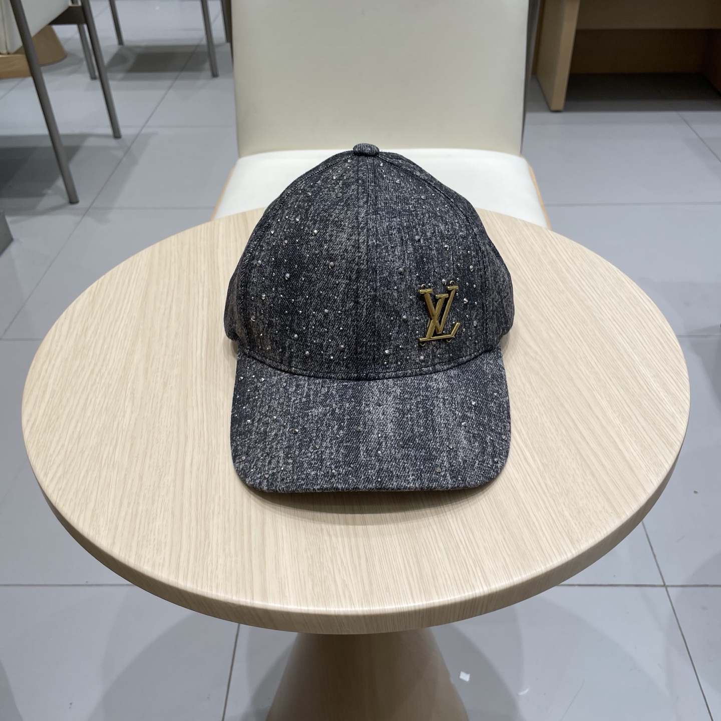  LV棒球帽🧢2025新款路易威登棒球帽🧢 火爆出货，百搭单品🥰随便搭配都很好看 质量超赞👍 时尚百搭