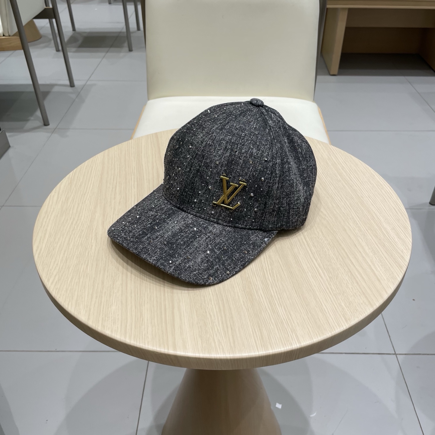  LV棒球帽🧢2025新款路易威登棒球帽🧢 火爆出货，百搭单品🥰随便搭配都很好看 质量超赞👍 时尚百搭