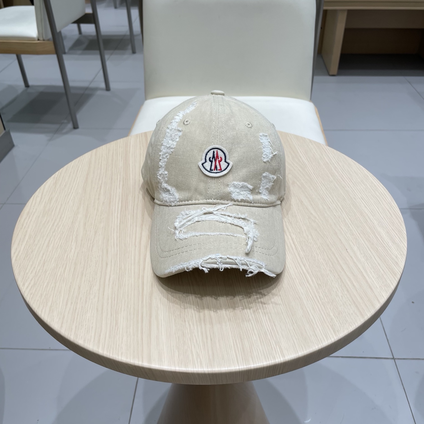  蒙口Moncler🆕春款新款个性棒球帽，透气性巨佳，四季佩戴款高颜值时尚单品！
男女同款