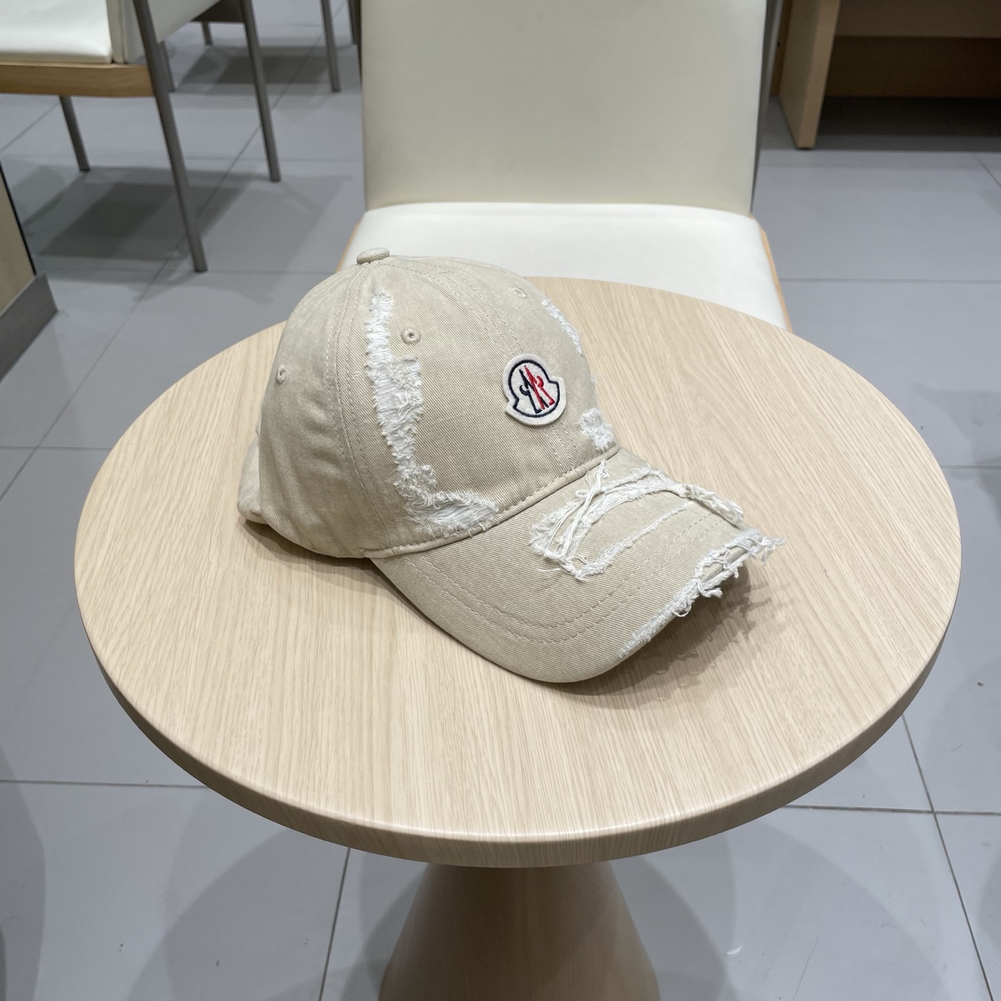   蒙口Moncler🆕春款新款个性棒球帽，透气性巨佳，四季佩戴款高颜值时尚单品！
男女同款