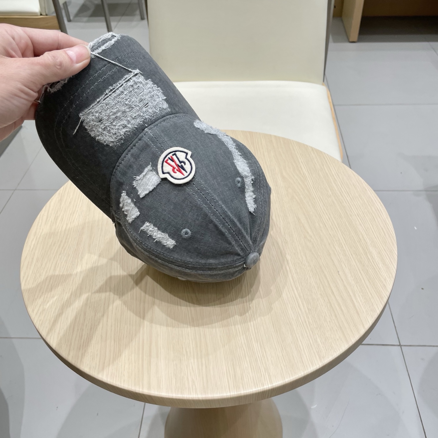   蒙口Moncler🆕春款新款个性棒球帽，透气性巨佳，四季佩戴款高颜值时尚单品！
男女同款