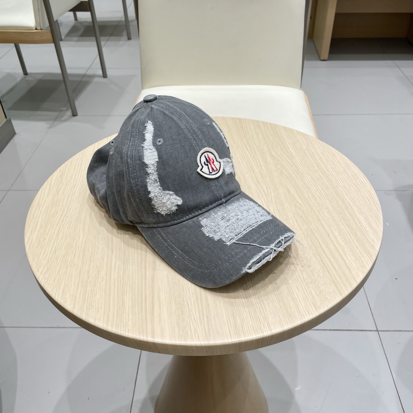   蒙口Moncler🆕春款新款个性棒球帽，透气性巨佳，四季佩戴款高颜值时尚单品！
男女同款