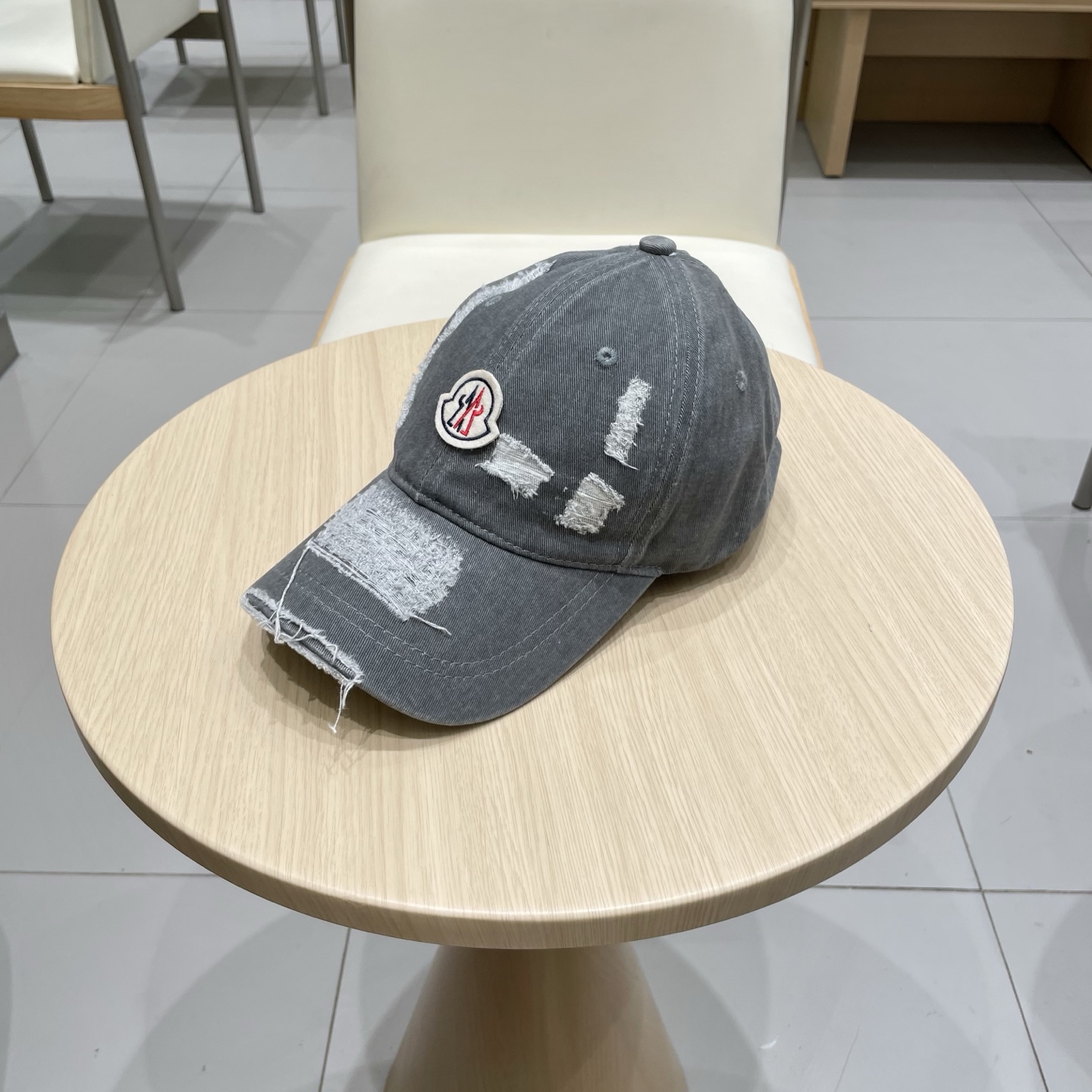   蒙口Moncler🆕春款新款个性棒球帽，透气性巨佳，四季佩戴款高颜值时尚单品！
男女同款