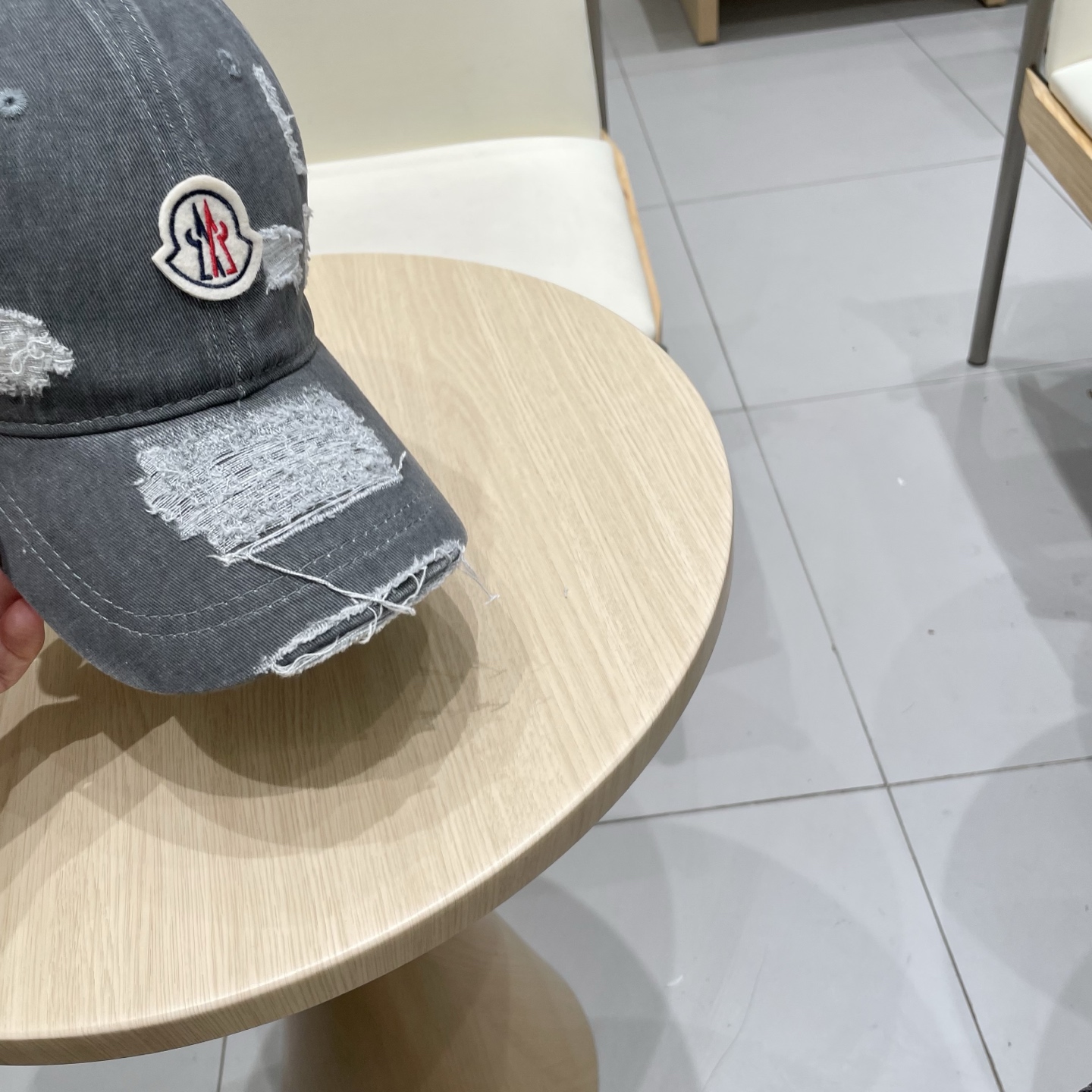   蒙口Moncler🆕春款新款个性棒球帽，透气性巨佳，四季佩戴款高颜值时尚单品！
男女同款