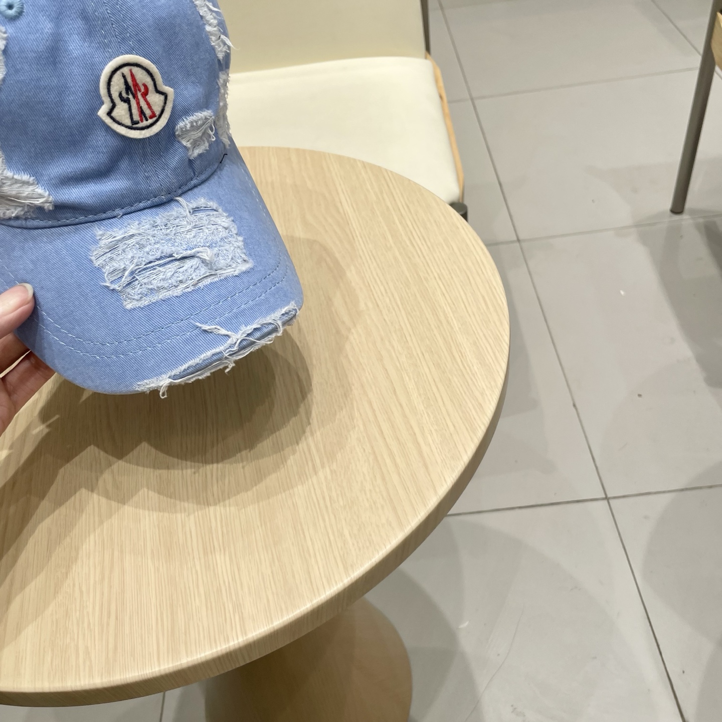   蒙口Moncler🆕春款新款个性棒球帽，透气性巨佳，四季佩戴款高颜值时尚单品！
男女同款
