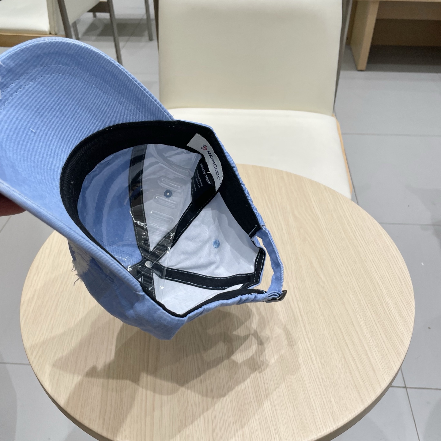   蒙口Moncler🆕春款新款个性棒球帽，透气性巨佳，四季佩戴款高颜值时尚单品！
男女同款