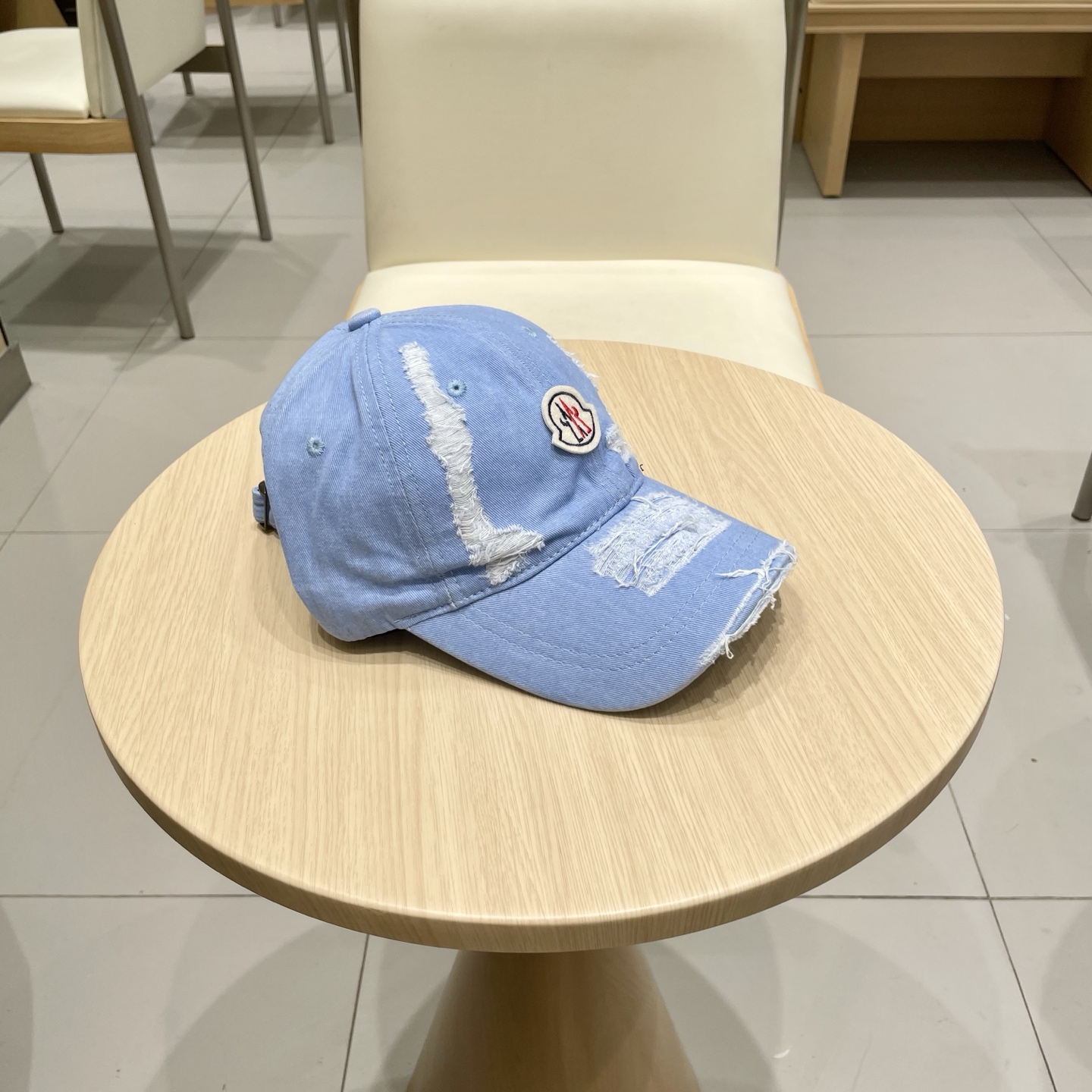   蒙口Moncler🆕春款新款个性棒球帽，透气性巨佳，四季佩戴款高颜值时尚单品！
男女同款