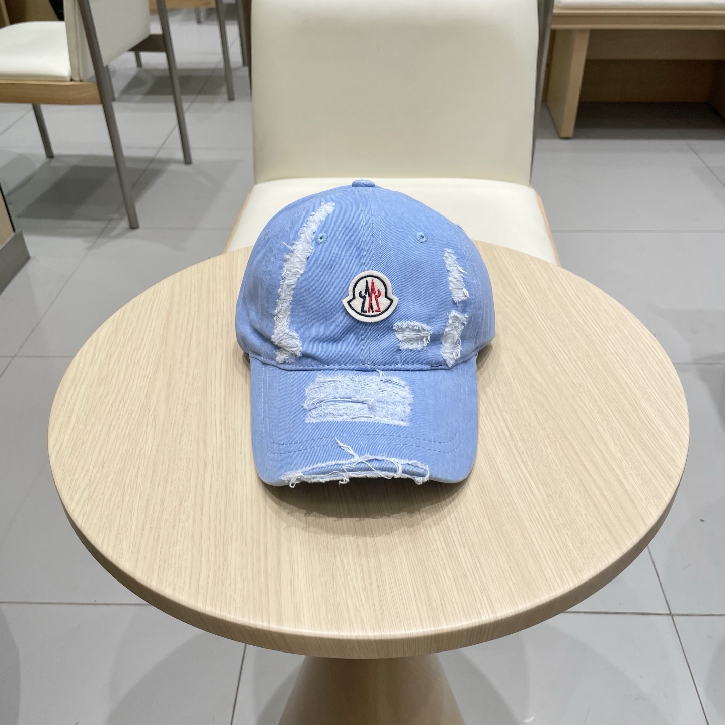   蒙口Moncler🆕春款新款个性棒球帽，透气性巨佳，四季佩戴款高颜值时尚单品！
男女同款