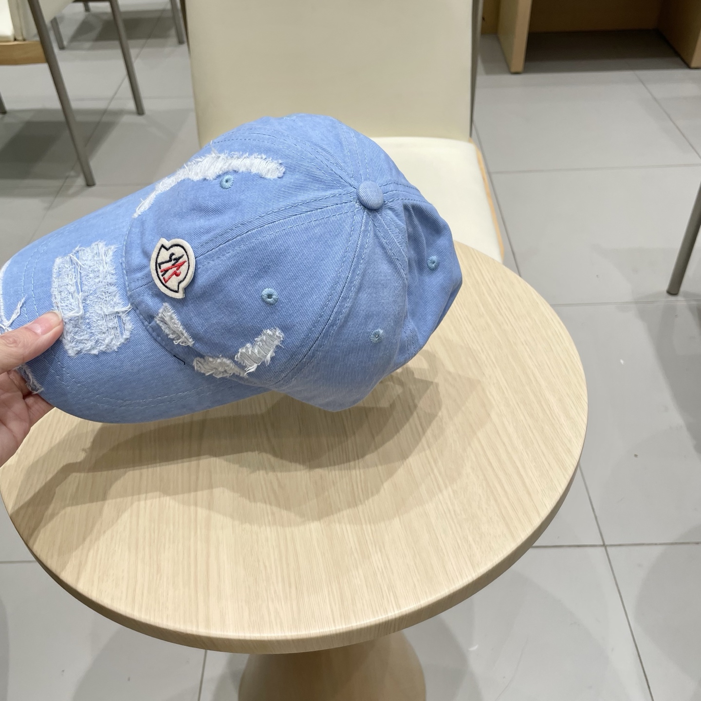   蒙口Moncler🆕春款新款个性棒球帽，透气性巨佳，四季佩戴款高颜值时尚单品！
男女同款