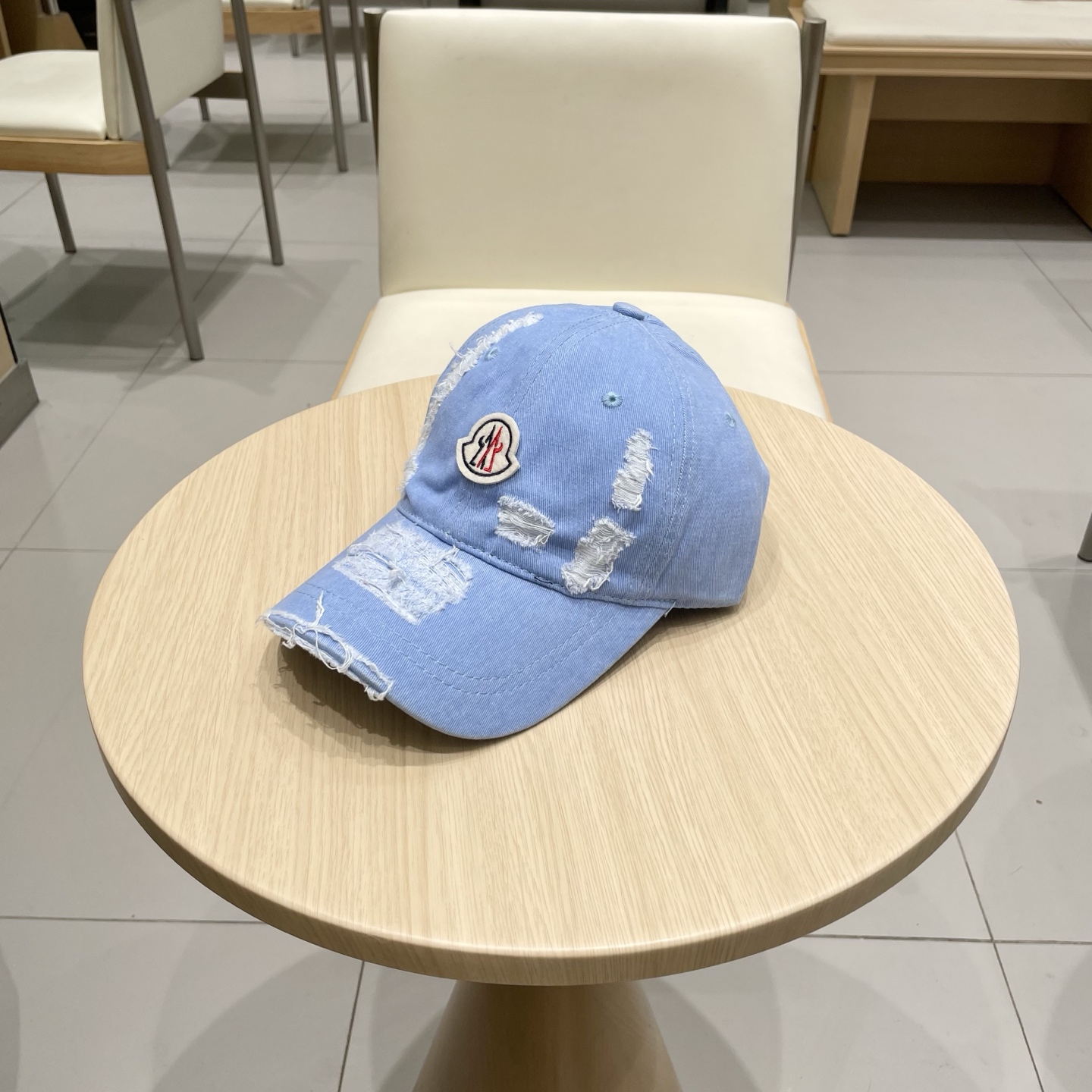   蒙口Moncler🆕春款新款个性棒球帽，透气性巨佳，四季佩戴款高颜值时尚单品！
男女同款