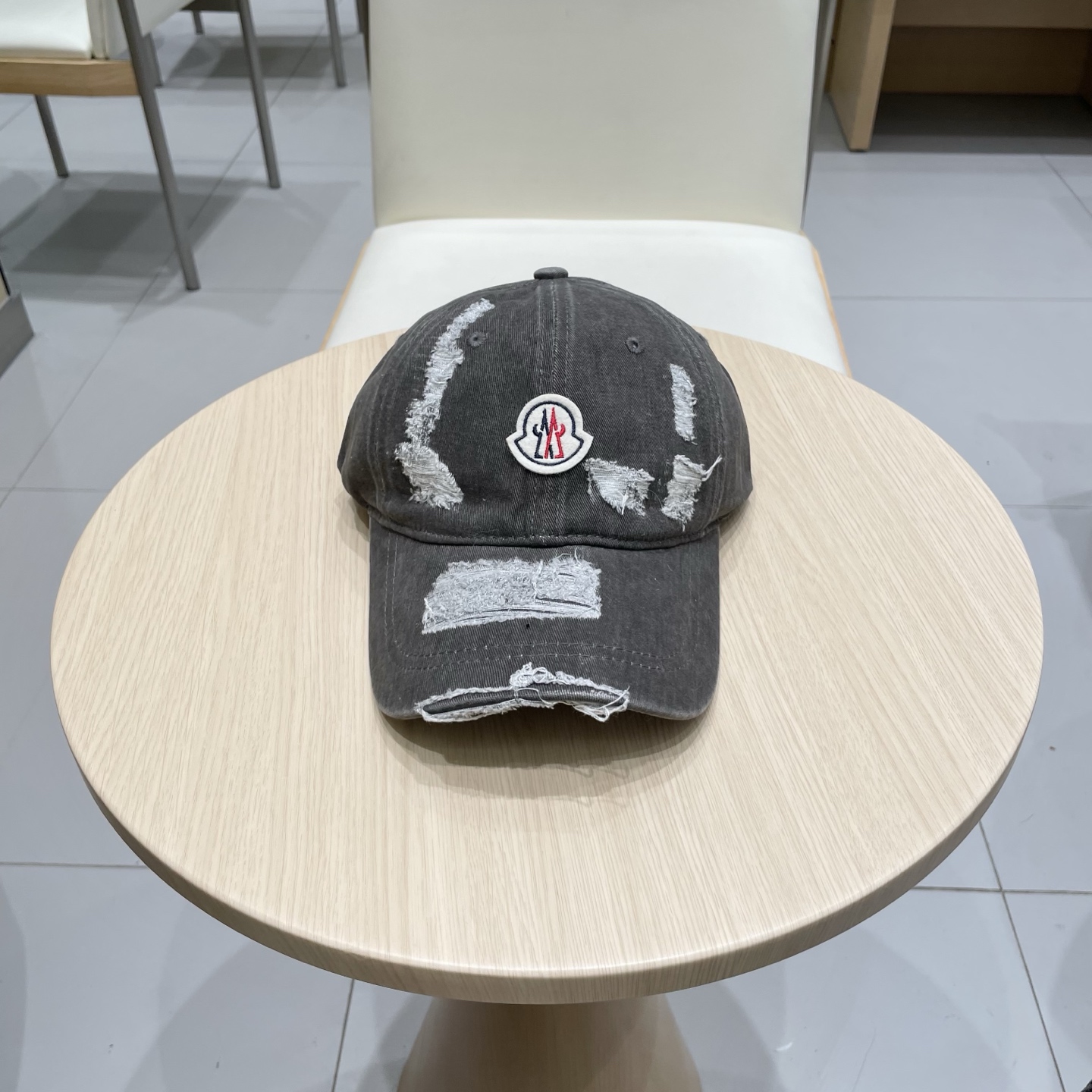  蒙口Moncler🆕春款新款个性棒球帽，透气性巨佳，四季佩戴款高颜值时尚单品！
男女同款