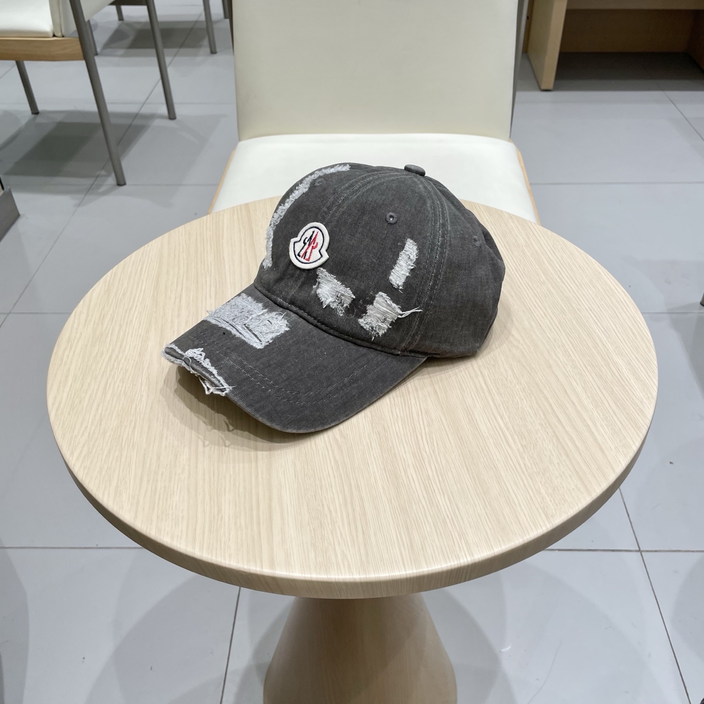   蒙口Moncler🆕春款新款个性棒球帽，透气性巨佳，四季佩戴款高颜值时尚单品！
男女同款