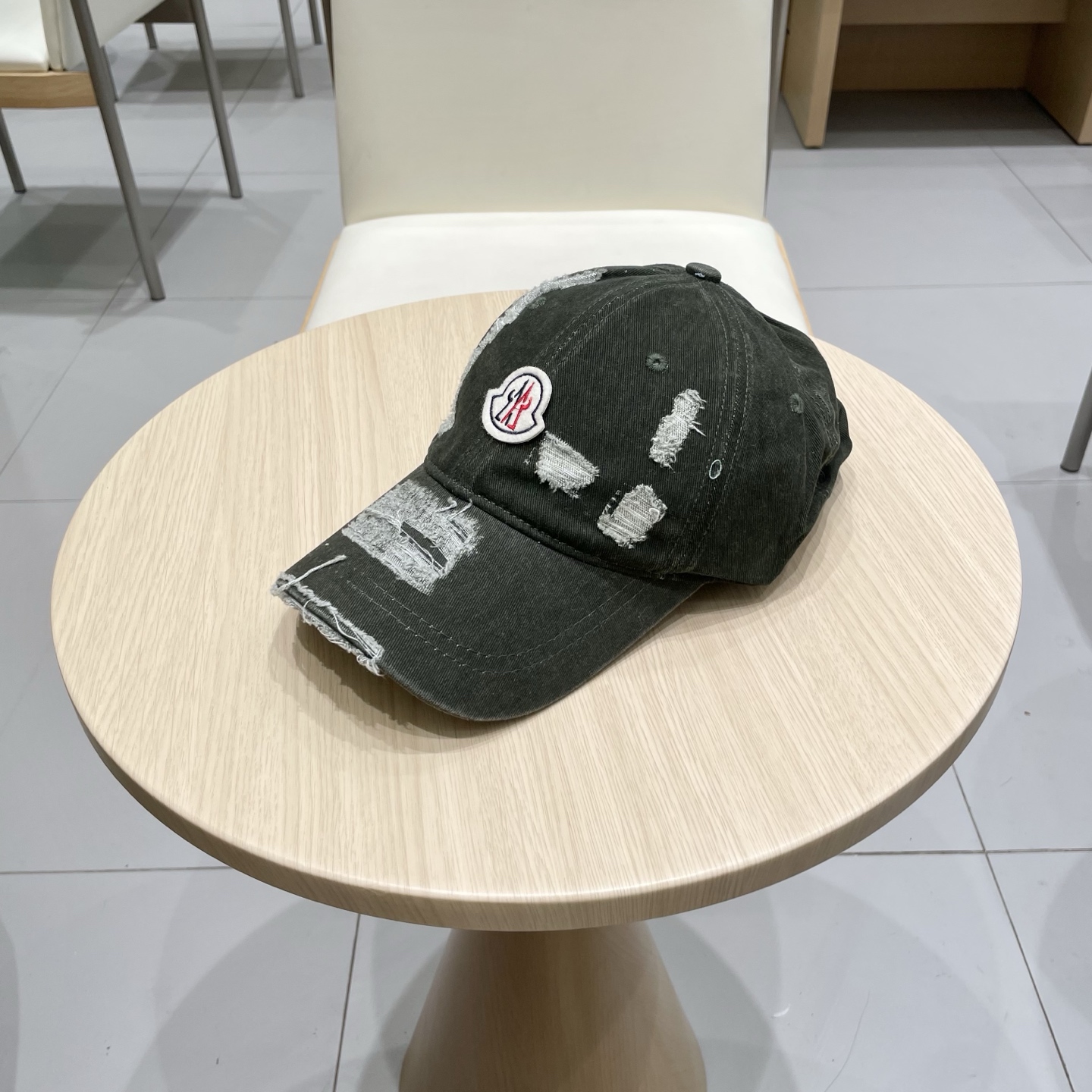   蒙口Moncler🆕春款新款个性棒球帽，透气性巨佳，四季佩戴款高颜值时尚单品！
男女同款