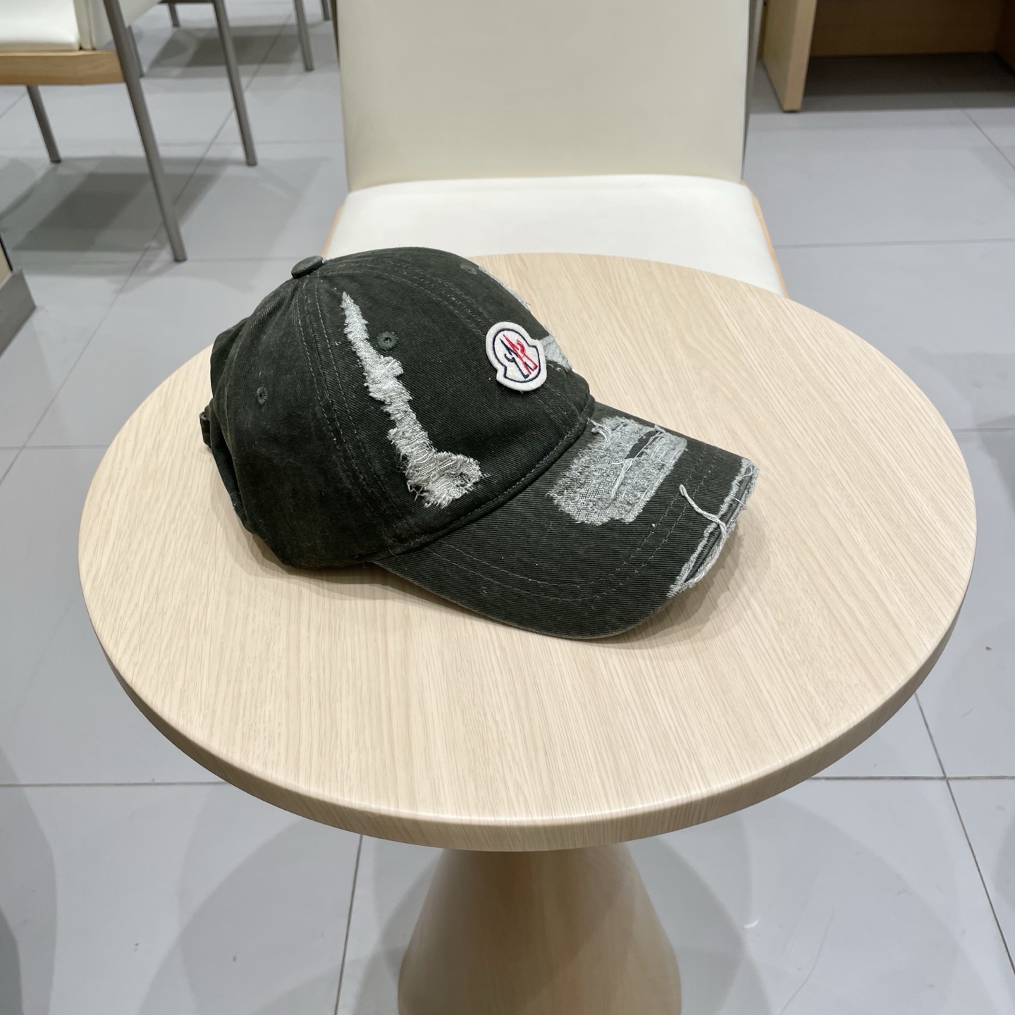   蒙口Moncler🆕春款新款个性棒球帽，透气性巨佳，四季佩戴款高颜值时尚单品！
男女同款