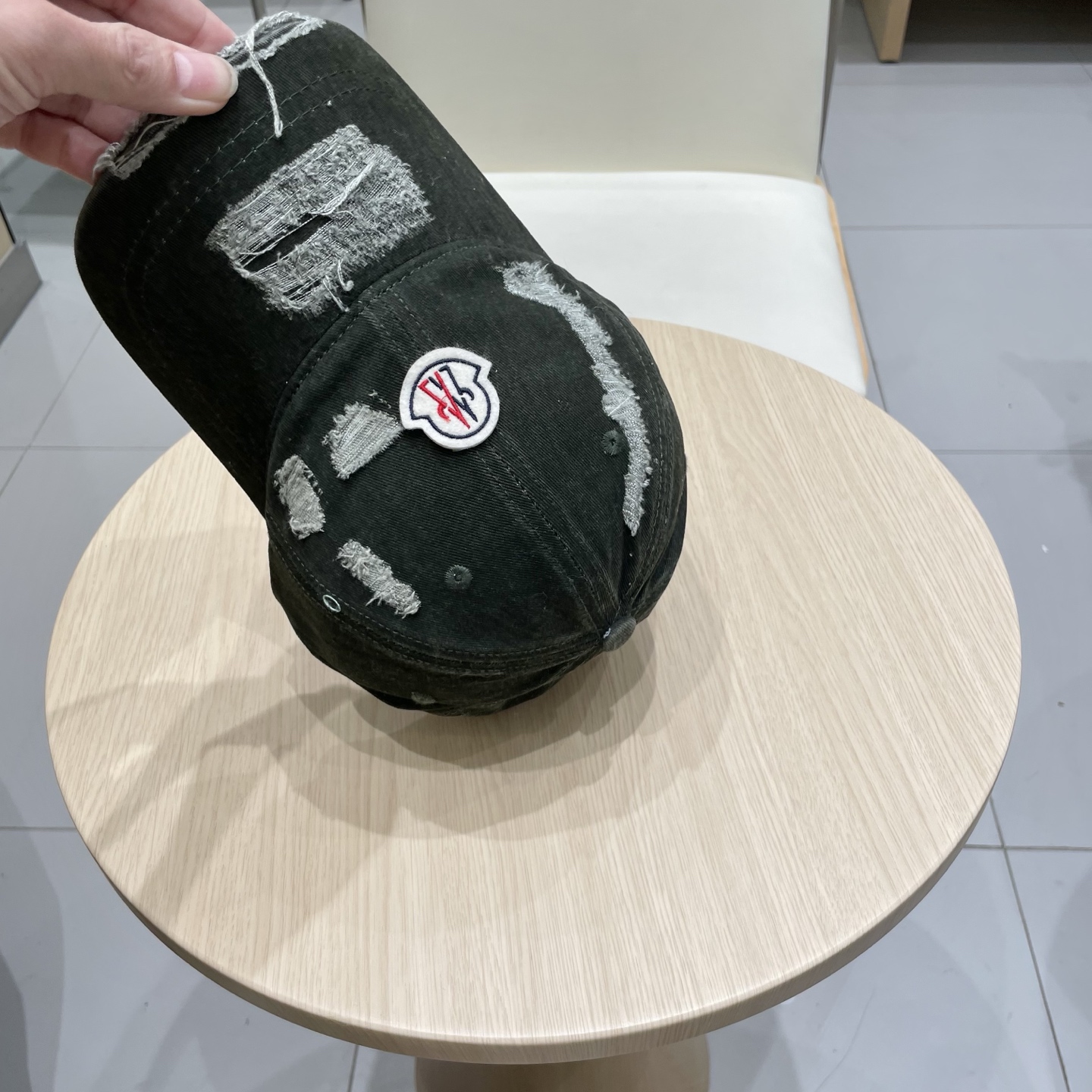   蒙口Moncler🆕春款新款个性棒球帽，透气性巨佳，四季佩戴款高颜值时尚单品！
男女同款