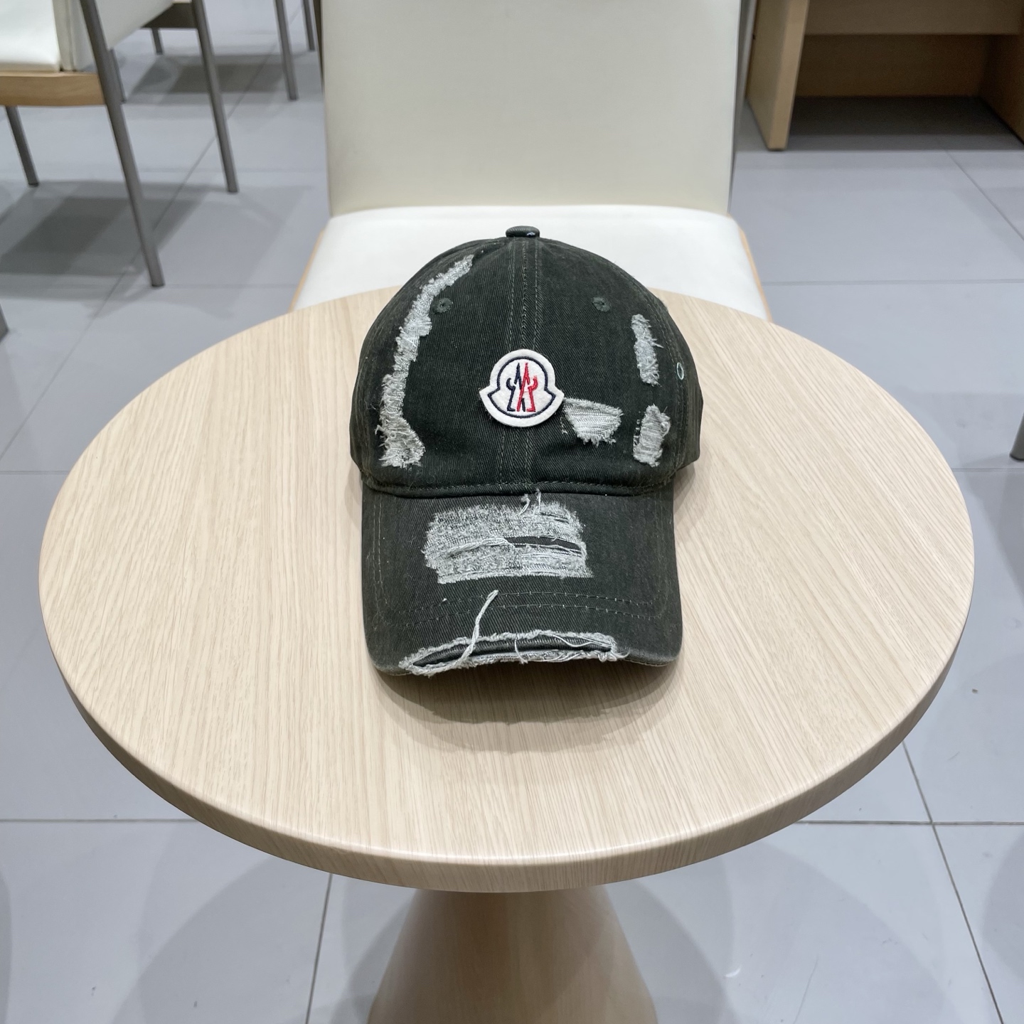   蒙口Moncler🆕春款新款个性棒球帽，透气性巨佳，四季佩戴款高颜值时尚单品！
男女同款