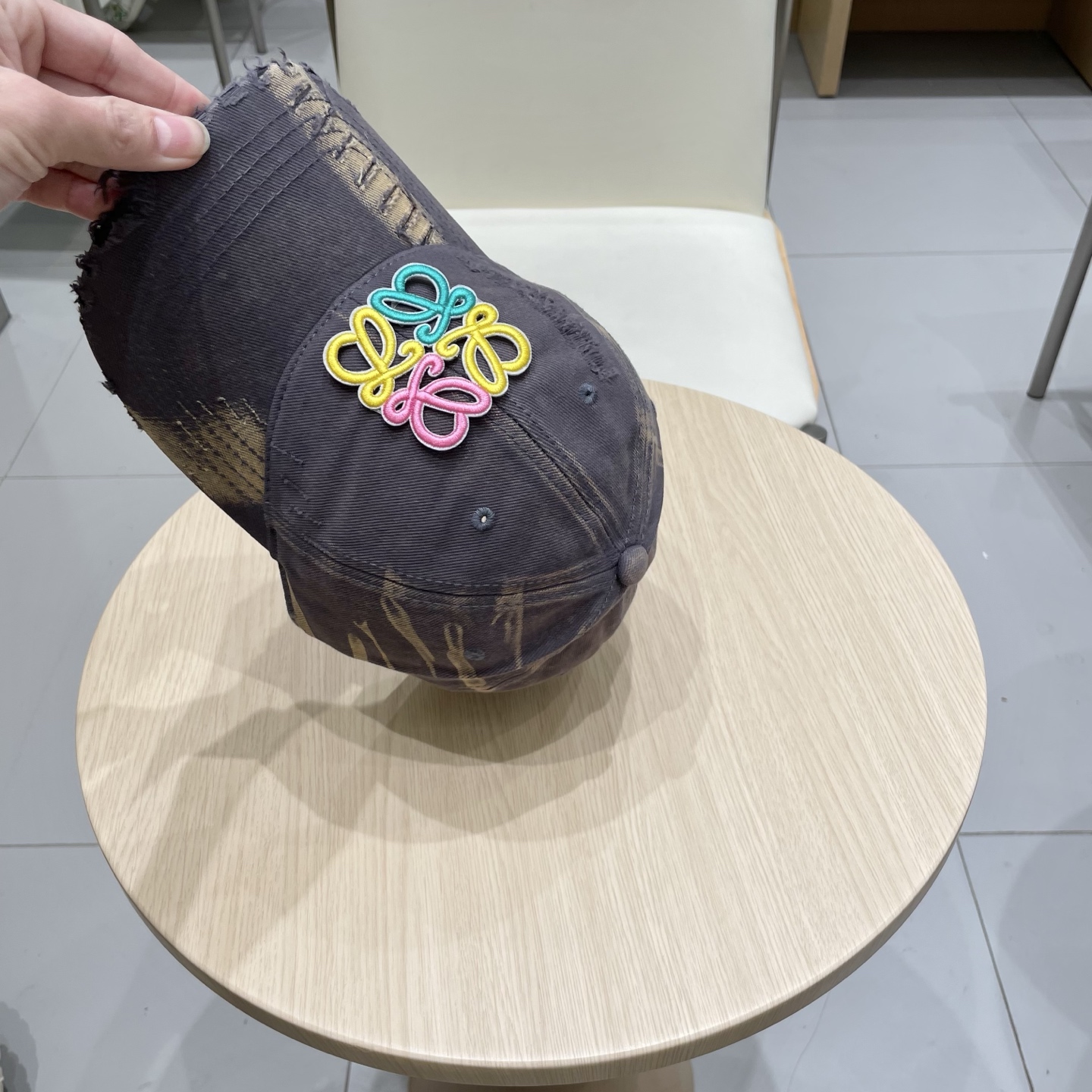  LOEWE罗意威2025 新款棒球帽
经典罗意威标志，男女同款
百搭透气，四季可佩戴