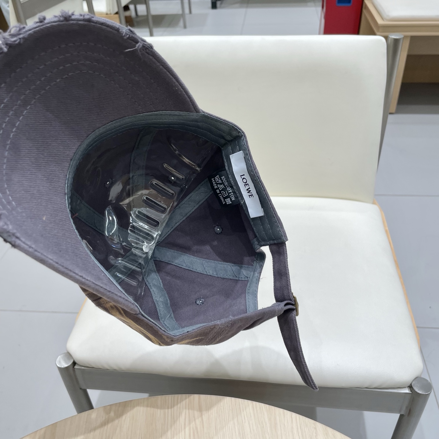  LOEWE罗意威2025 新款棒球帽
经典罗意威标志，男女同款
百搭透气，四季可佩戴