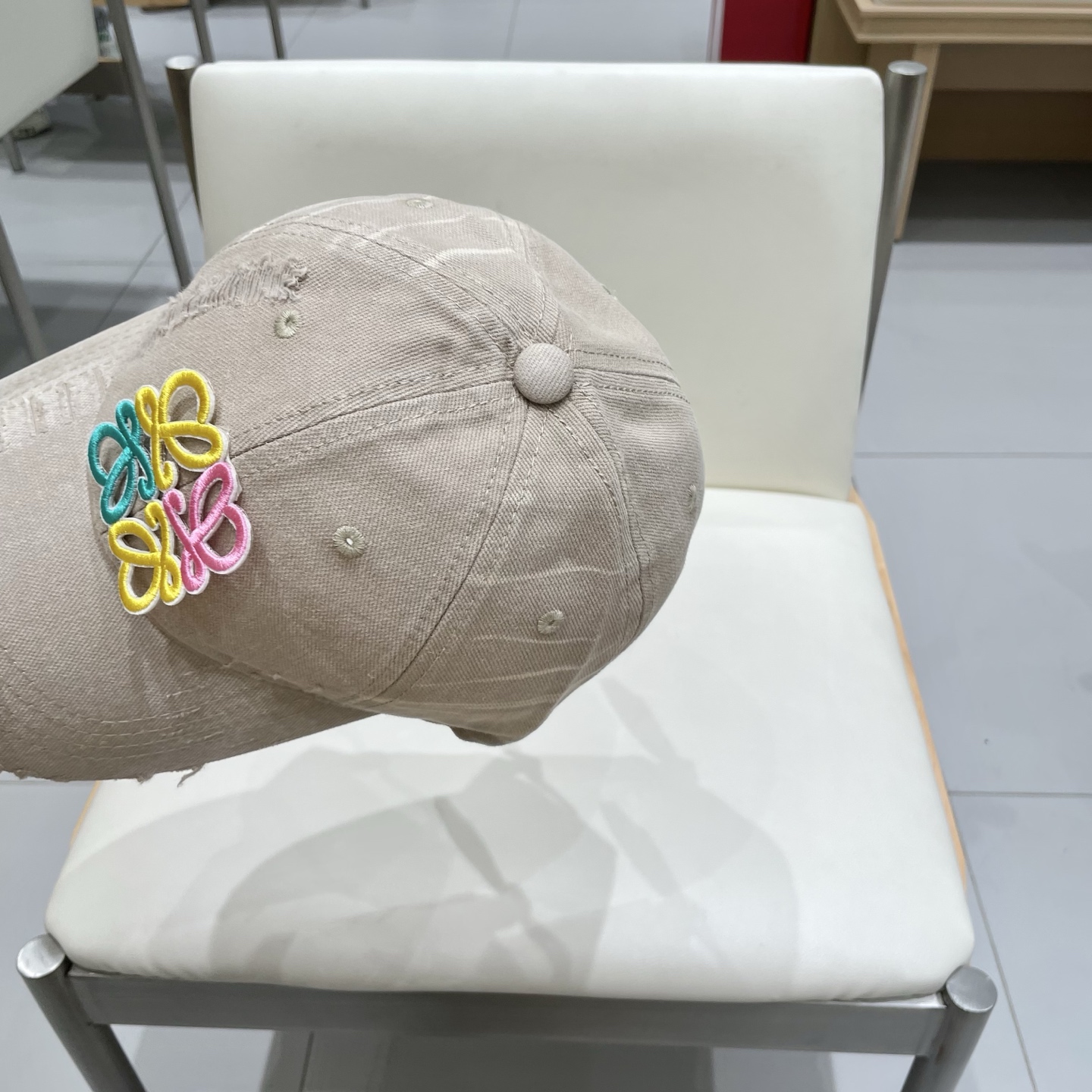  LOEWE罗意威2025 新款棒球帽
经典罗意威标志，男女同款
百搭透气，四季可佩戴