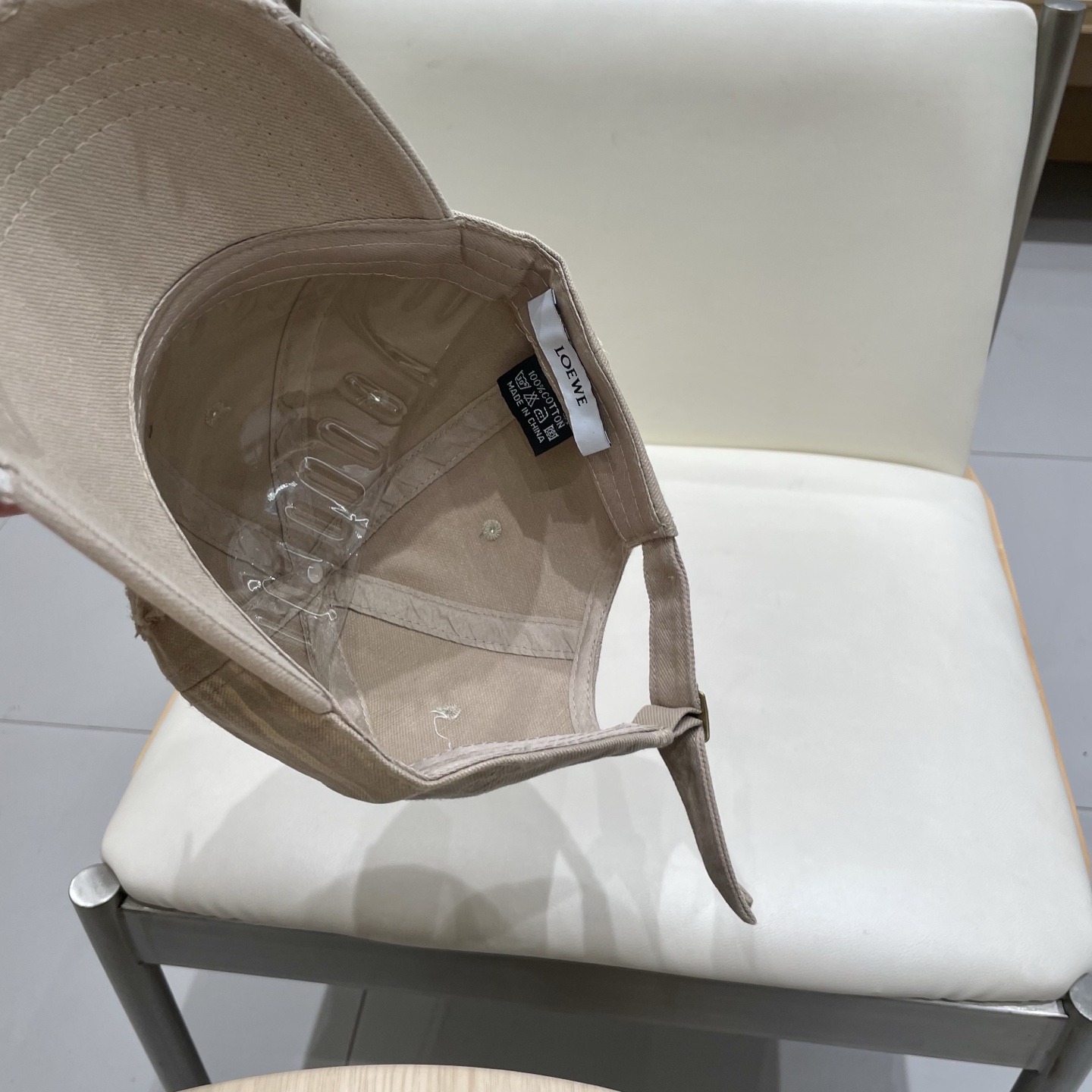  LOEWE罗意威2025 新款棒球帽
经典罗意威标志，男女同款
百搭透气，四季可佩戴